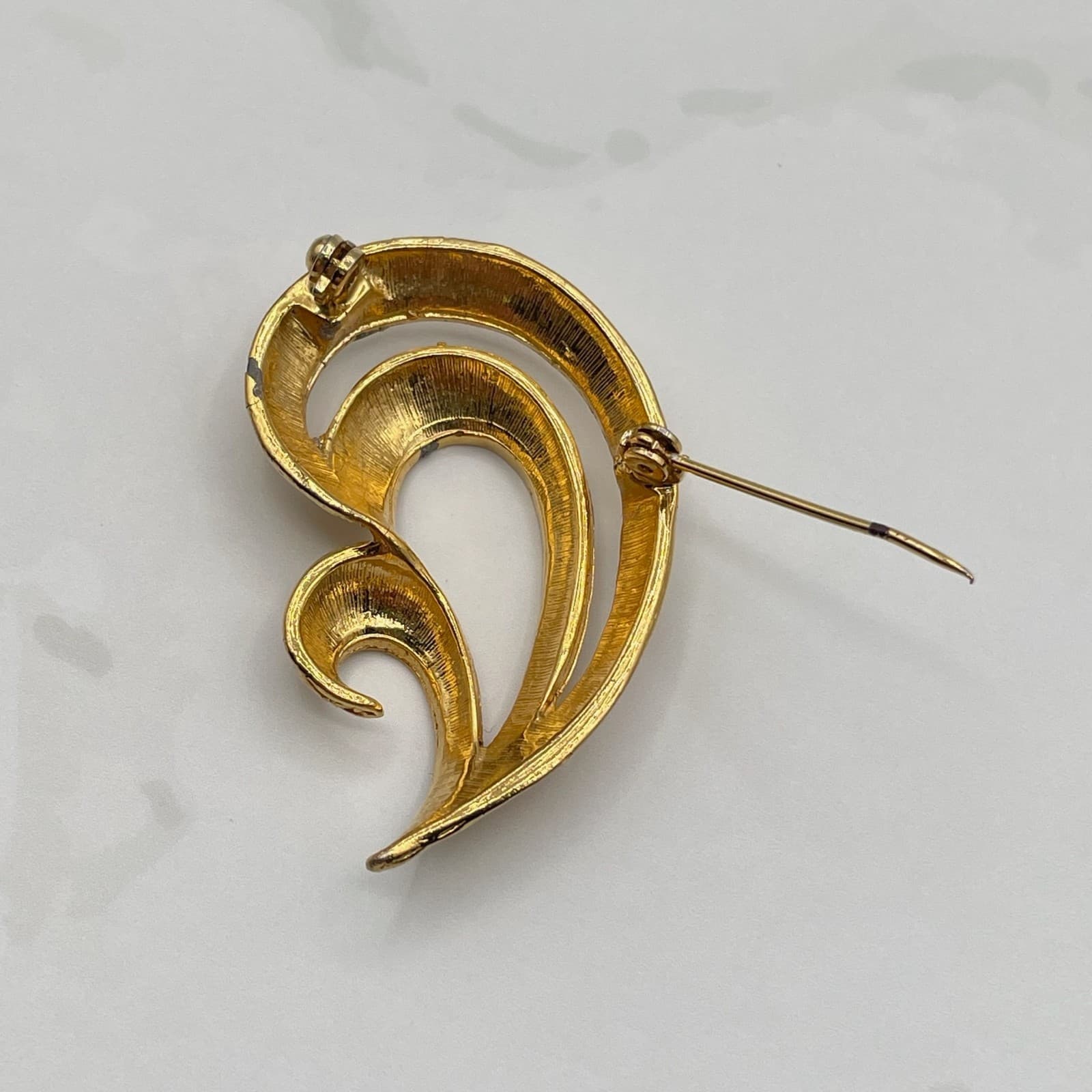 Vintage Gold Tone Abstract Swirl Brooch Pin Textured Modernist Estate Jewelry - Thumbnail 4
