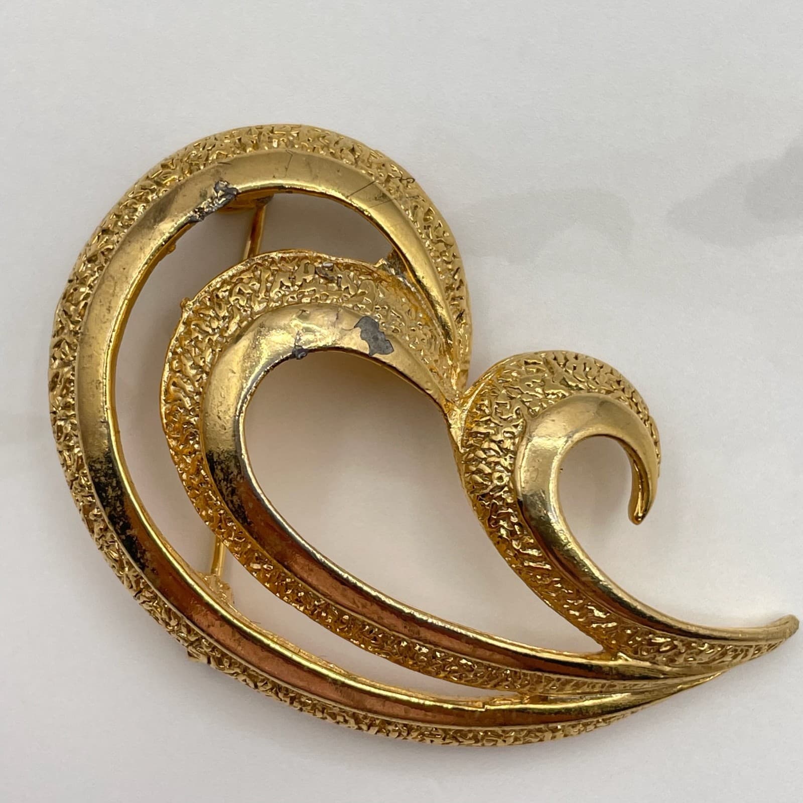 Vintage Gold Tone Abstract Swirl Brooch Pin Textured Modernist Estate Jewelry - Thumbnail 9