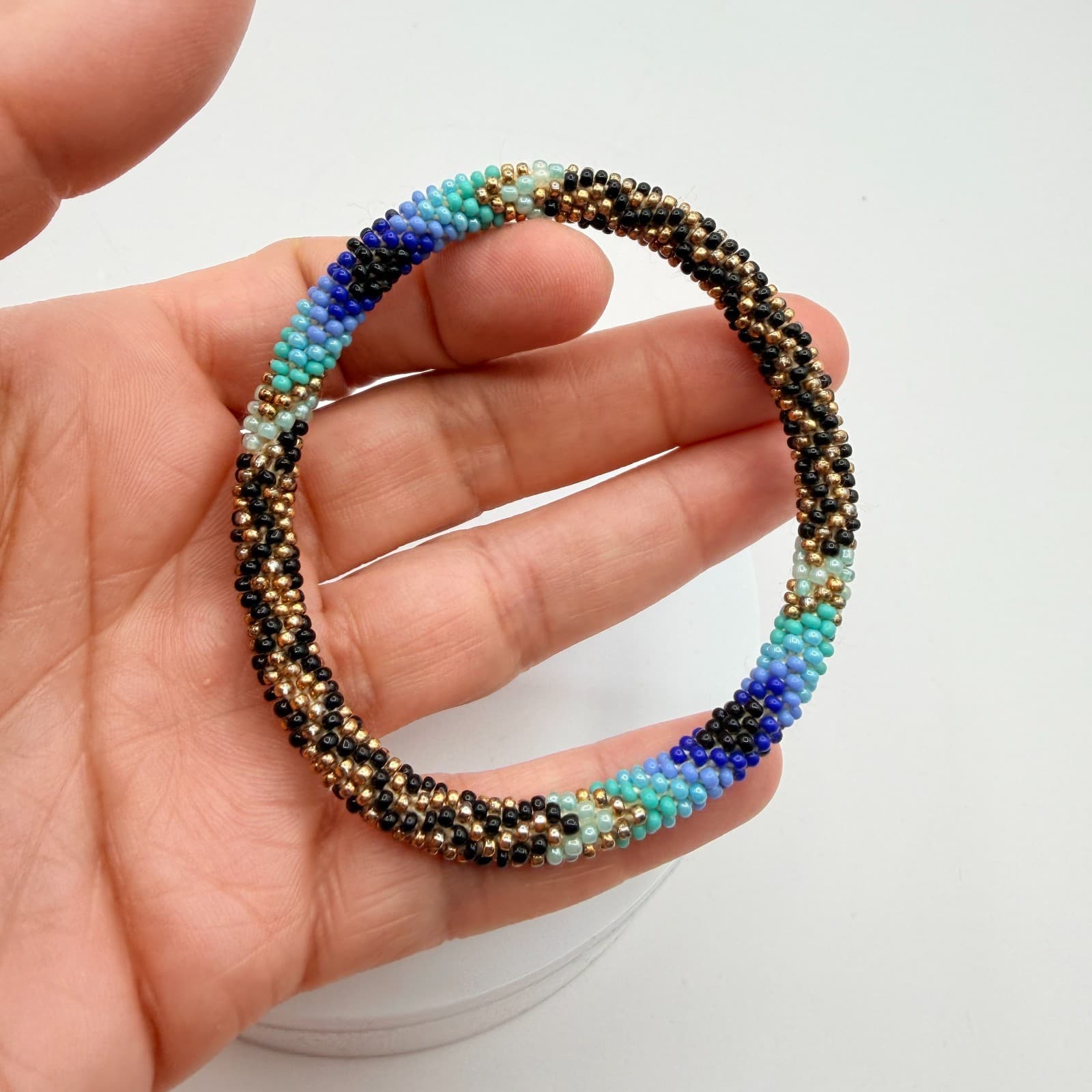 Vintage Y2K Boho Artisan Blue Spiral Seed Bead Crochet Rope Bracelet Jewelry - Image 1