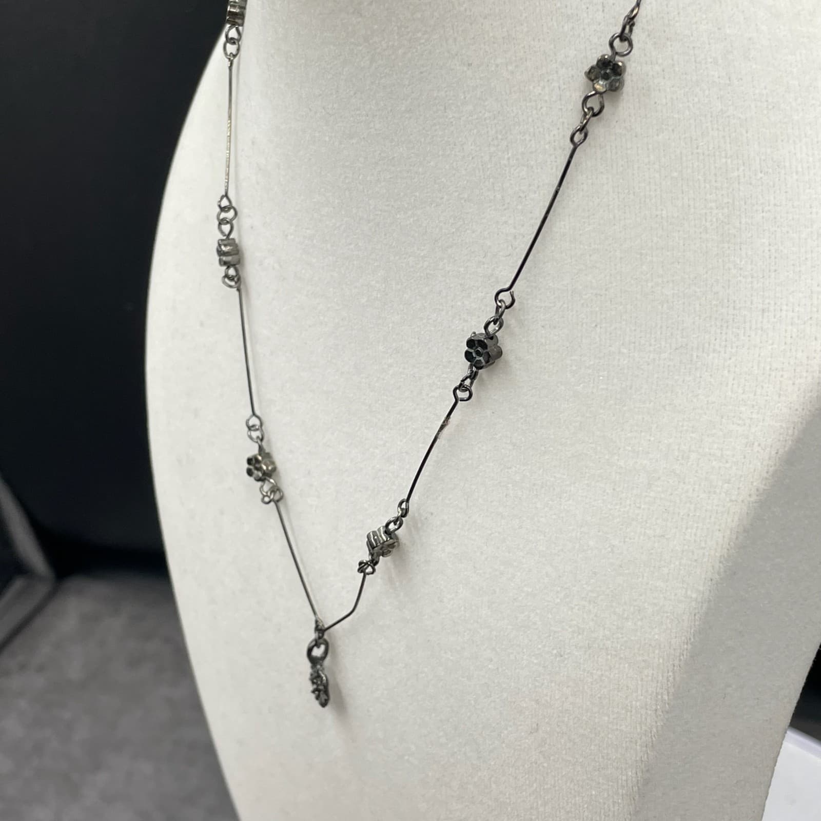 Vintage Silver-Toned Floral Station Retro Romantic Lobster Necklace - Size 19" - Thumbnail 10