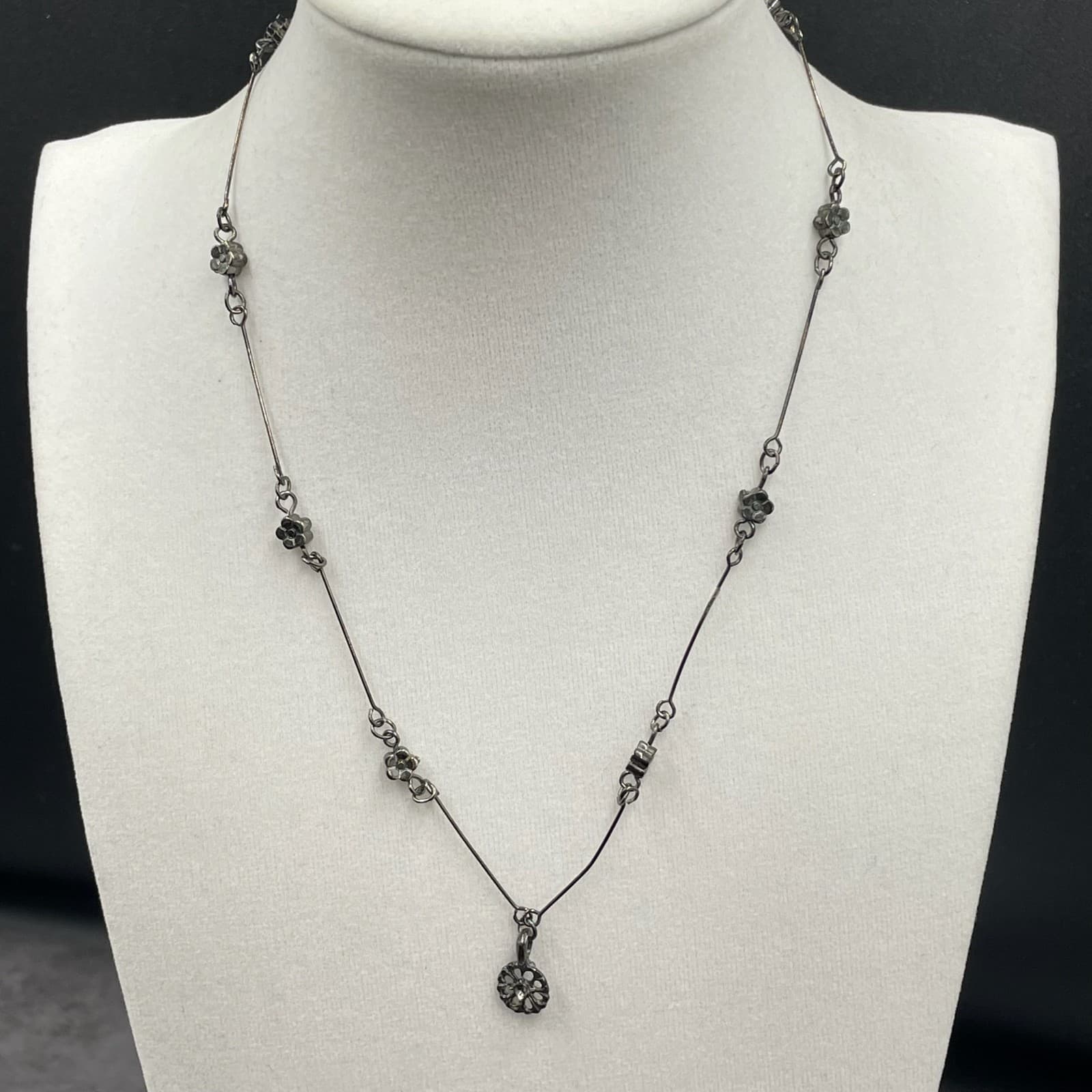 Vintage Silver-Toned Floral Station Retro Romantic Lobster Necklace - Size 19" - Thumbnail 8