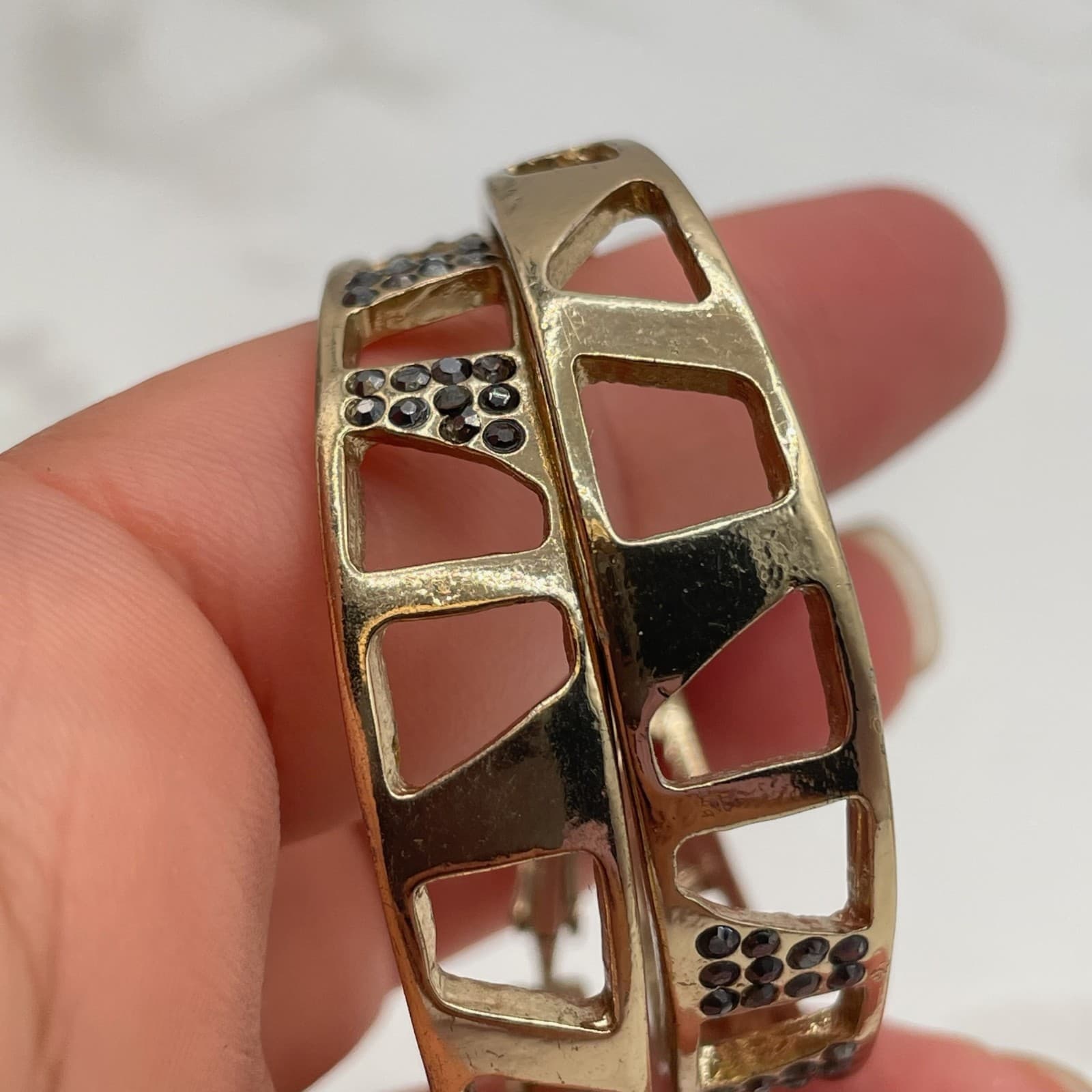 Vintage VTG Gold Tone Wide Hoop Earrings Black Crystal Pave Geometric Openwork - Thumbnail 6