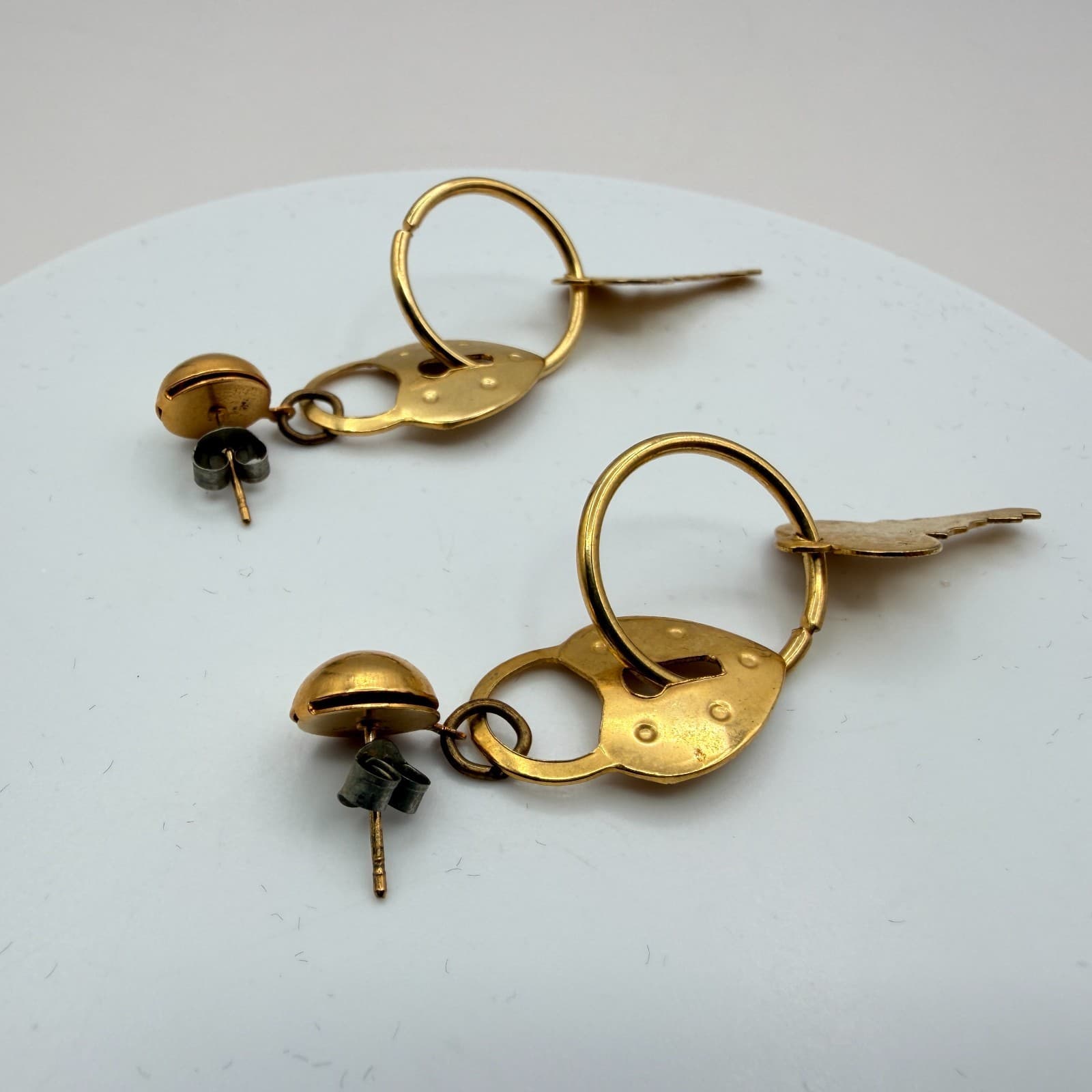 Vintage 80s Victorian Brass Heart Padlock & Skeleton Key Dangle Earrings Jewelry - Thumbnail 7