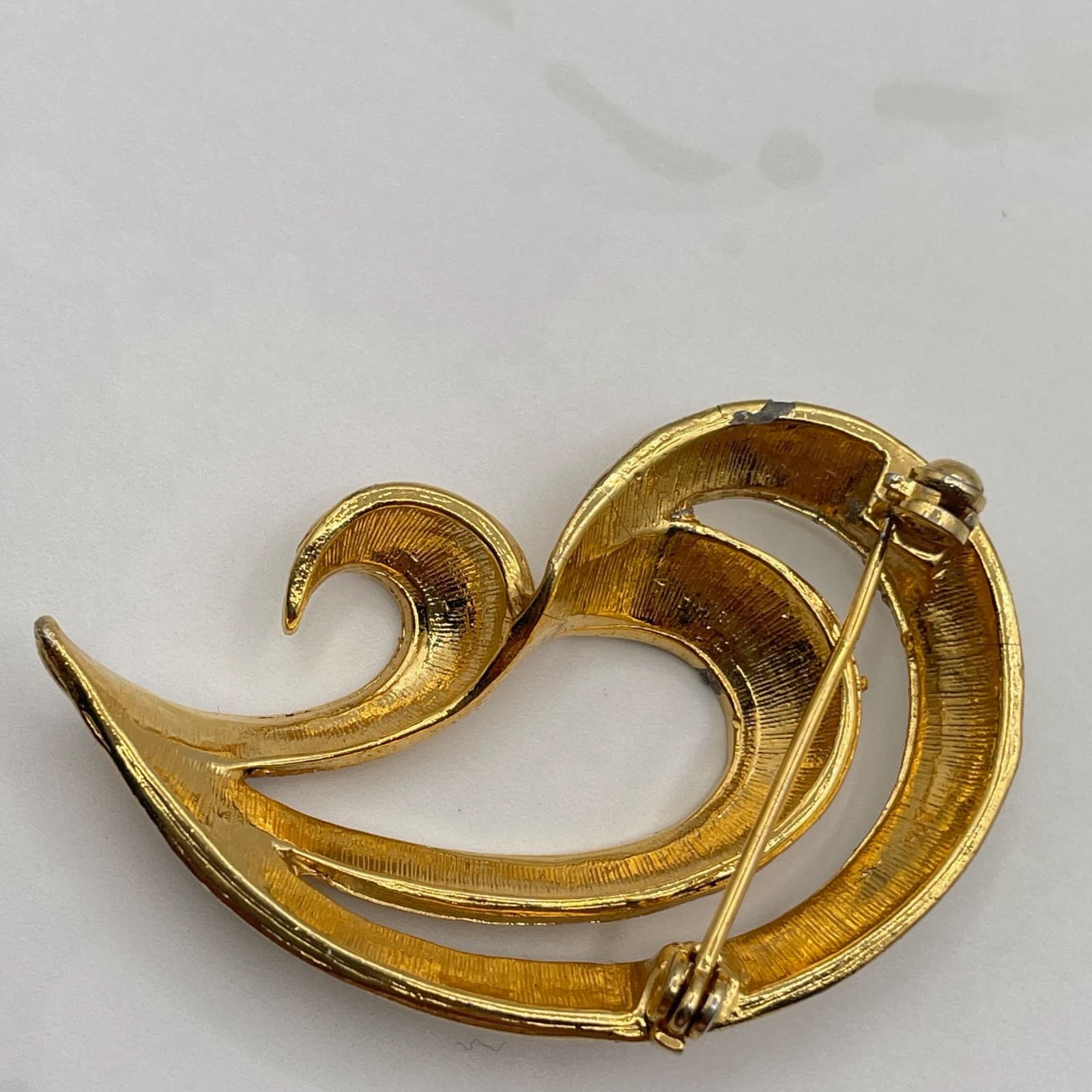 Vintage Gold Tone Abstract Swirl Brooch Pin Textured Modernist Estate Jewelry - Thumbnail 8