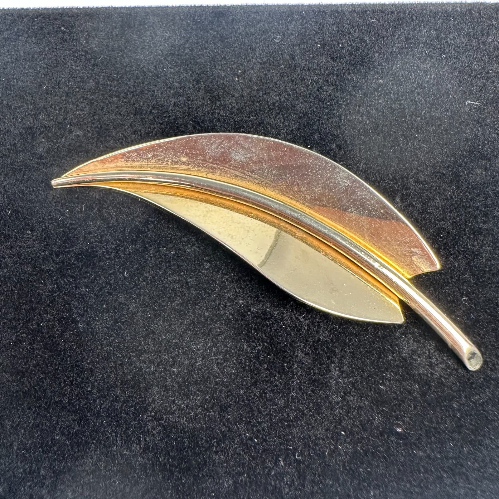 Vintage Gold-Tone Leaf Brooch Sleek Modernist Curved Design - Image 1
