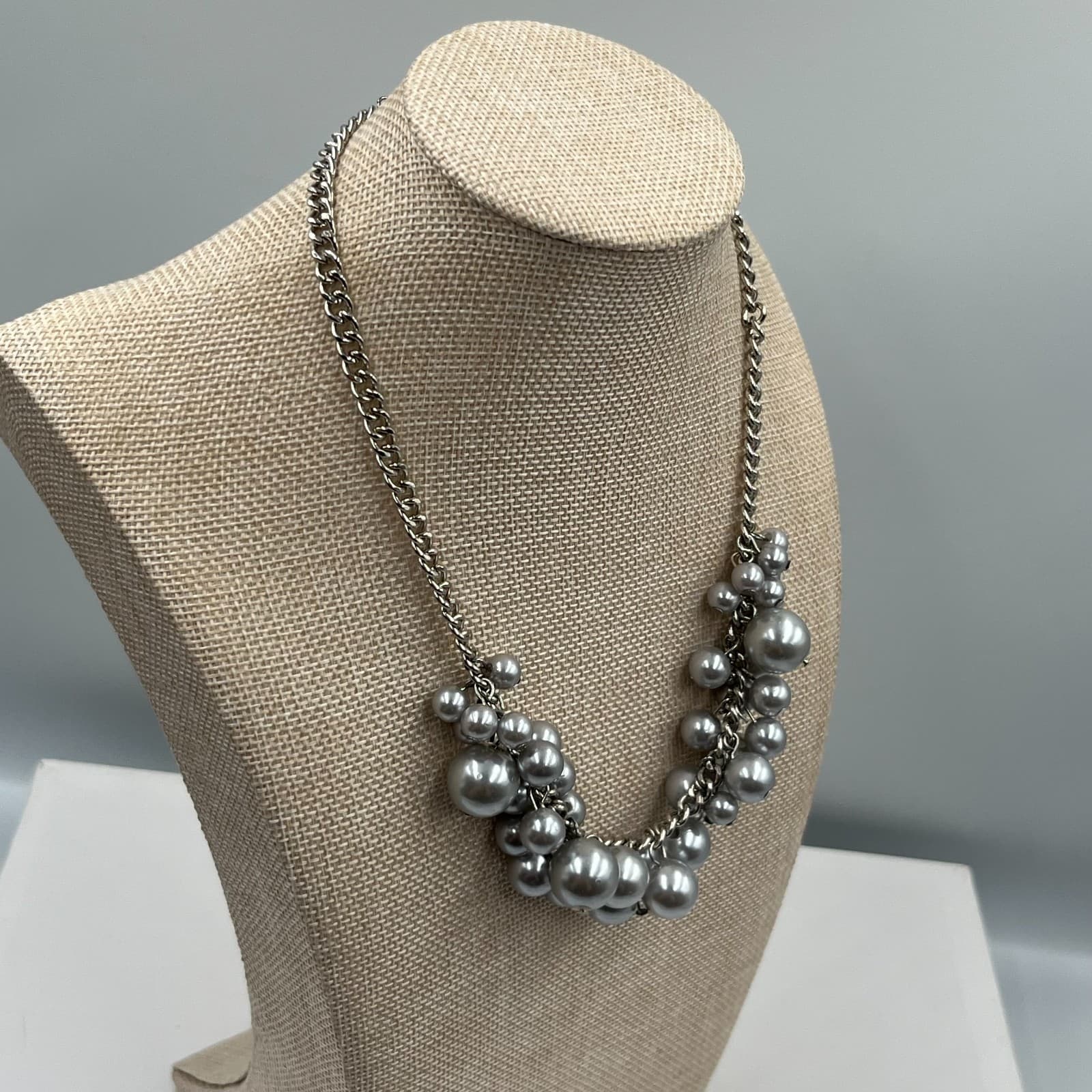 Vtg Silver Tone Faux Pearl Cluster Statement Necklace Bib Style Retro Jewelry - Thumbnail 5