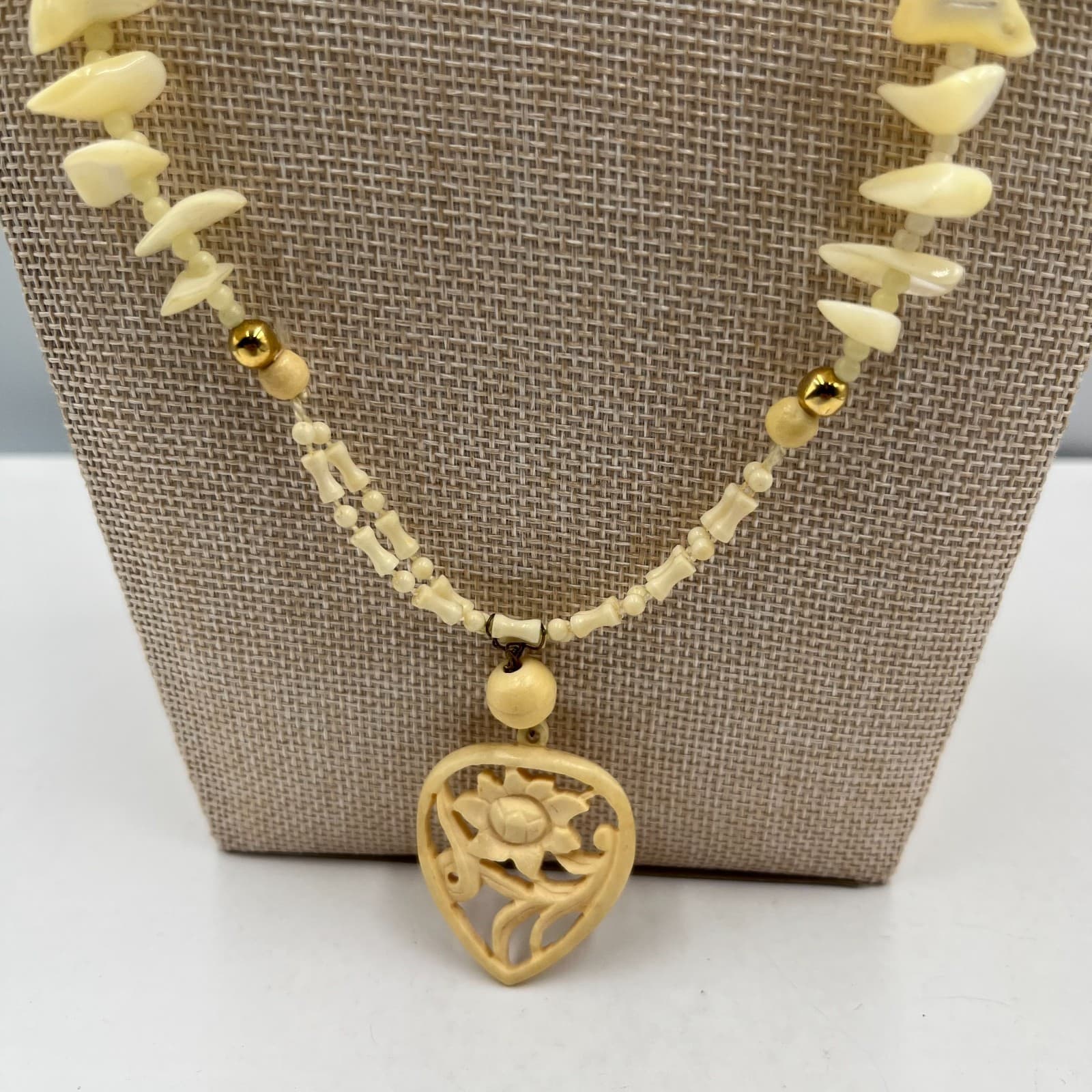 Vintage Carved Heart Necklace Floral Flower Pendant Ivory Cream Boho Estate - Thumbnail 4