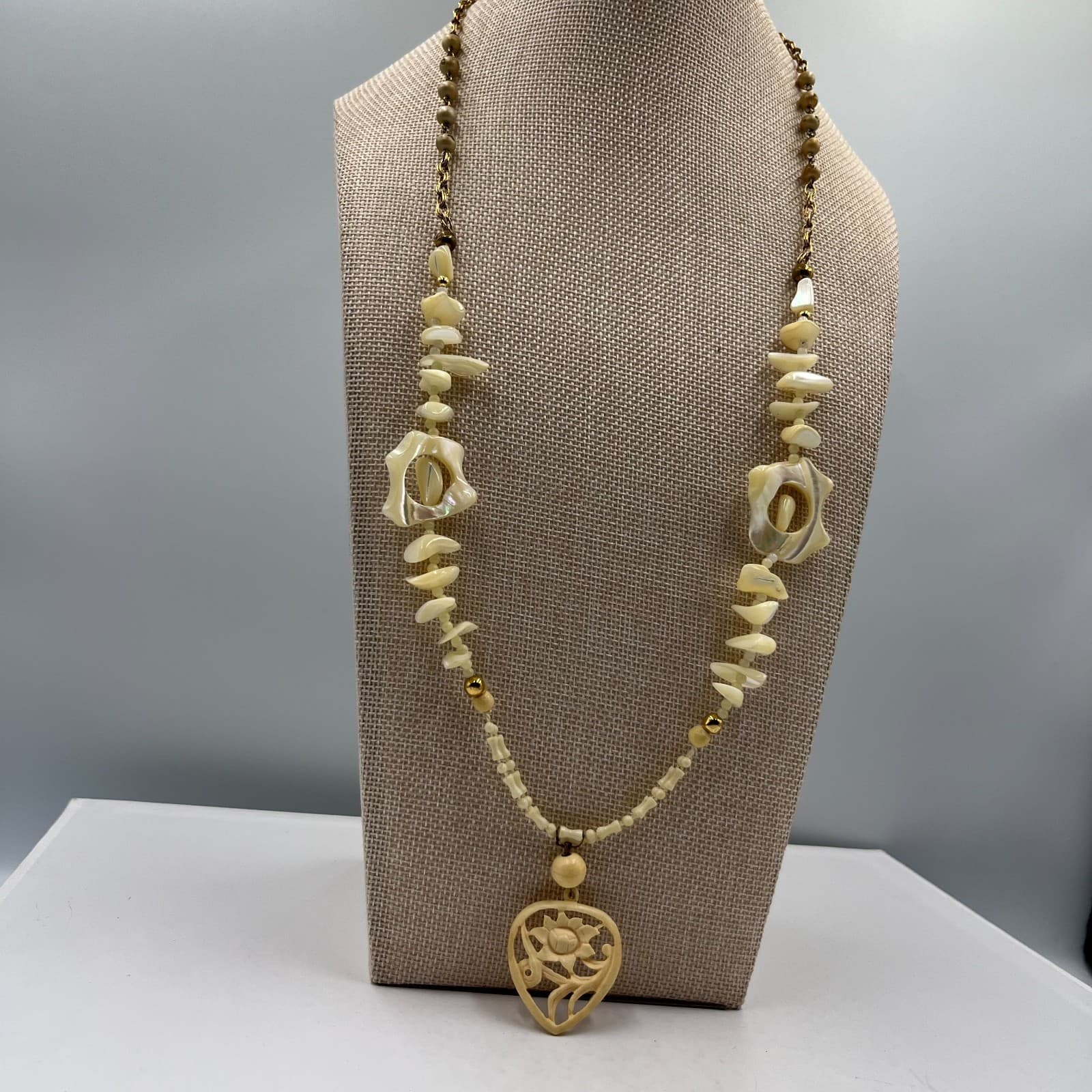 Vintage Carved Heart Necklace Floral Flower Pendant Ivory Cream Boho Estate - Thumbnail 5