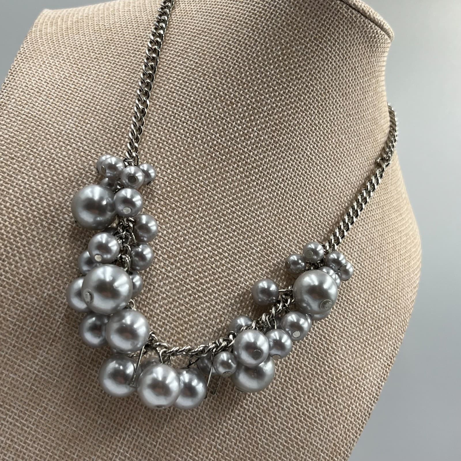 Vtg Silver Tone Faux Pearl Cluster Statement Necklace Bib Style Retro Jewelry - Thumbnail 4