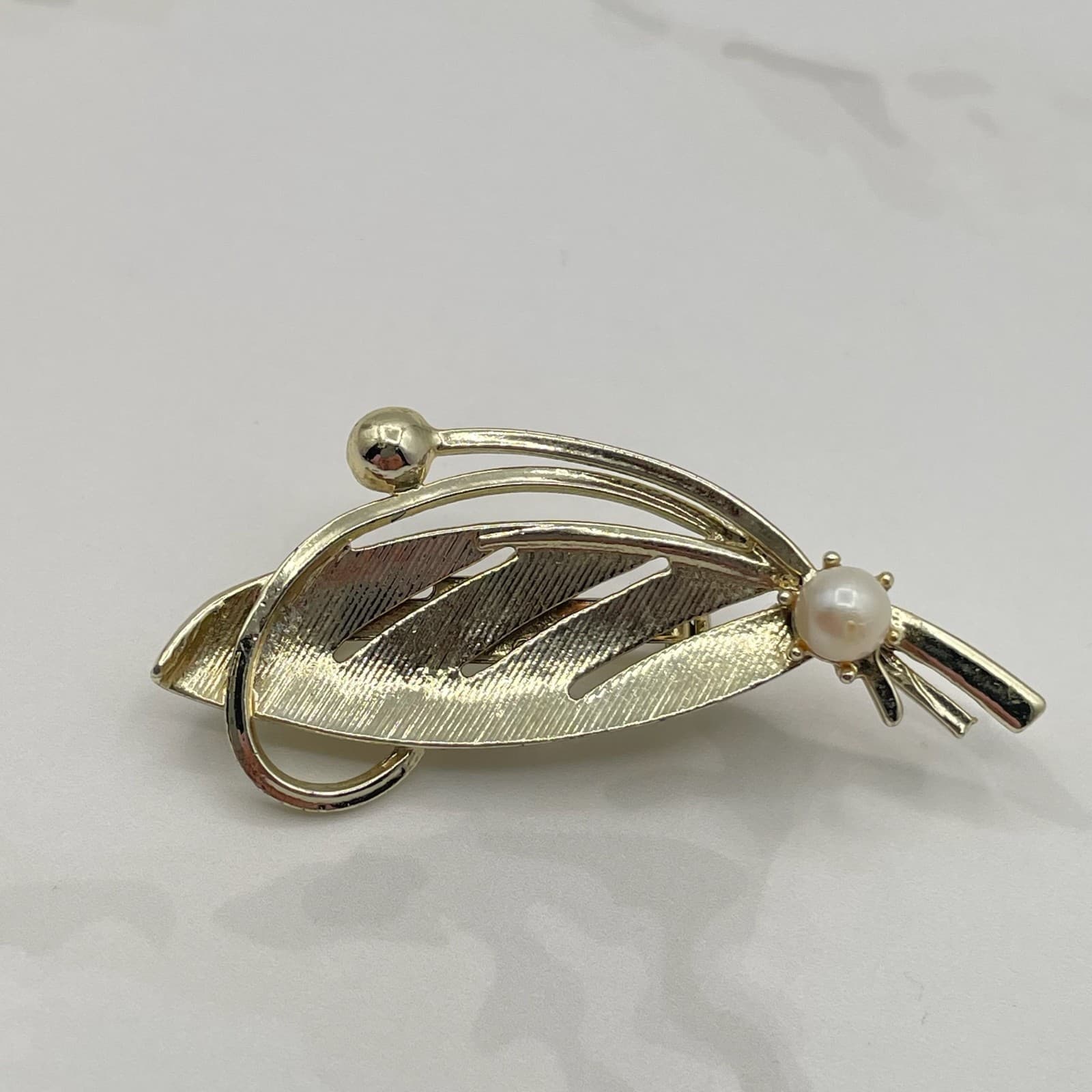 Vintage VTG Gold Tone Leaf Brooch Faux Pearl Pin Modernist Floral Costume 2 Inch - Image 1
