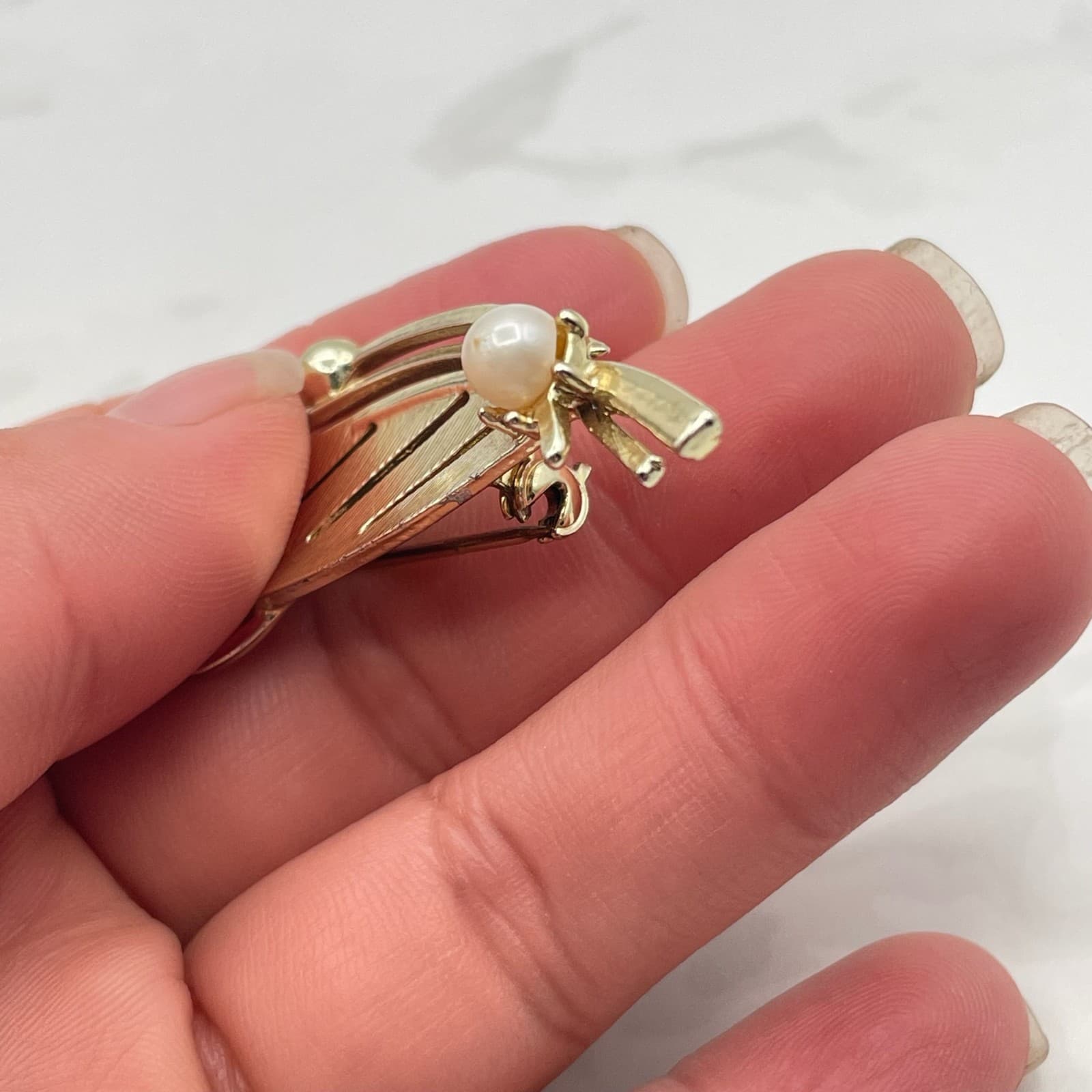 Vintage VTG Gold Tone Leaf Brooch Faux Pearl Pin Modernist Floral Costume 2 Inch - Thumbnail 7