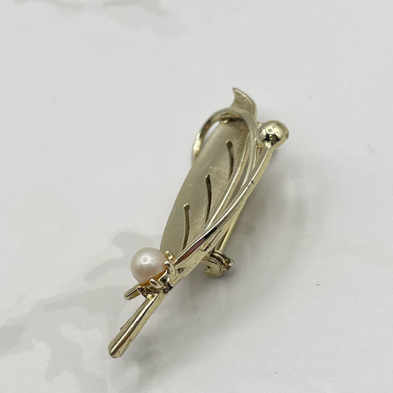 Vintage VTG Gold Tone Leaf Brooch Faux Pearl Pin Modernist Floral Costume 2 Inch - Thumbnail 4