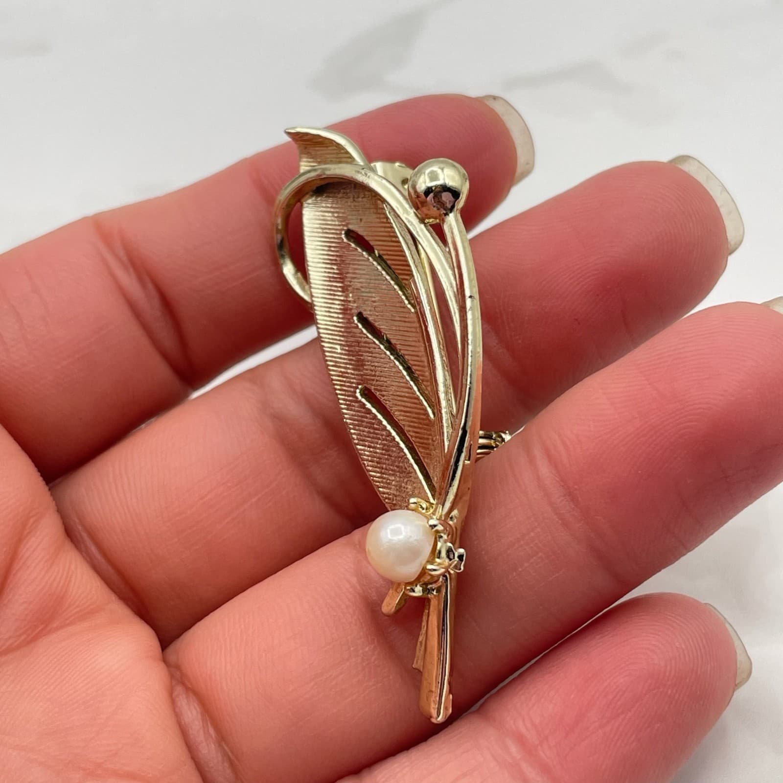 Vintage VTG Gold Tone Leaf Brooch Faux Pearl Pin Modernist Floral Costume 2 Inch - Thumbnail 6