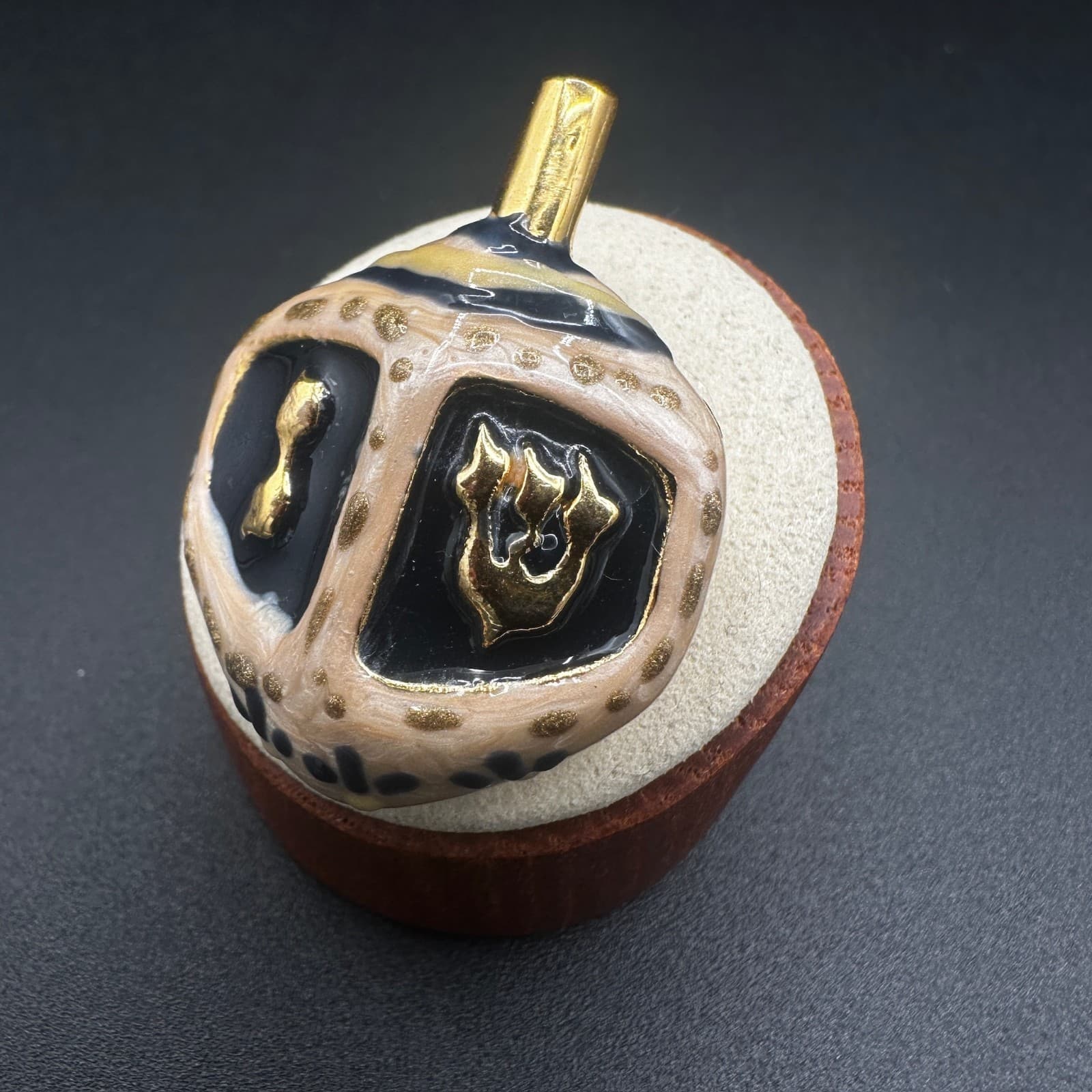 Vintage Dreidel Brooch – Enamel Hanukkah Spinning Top Pin - Thumbnail 2