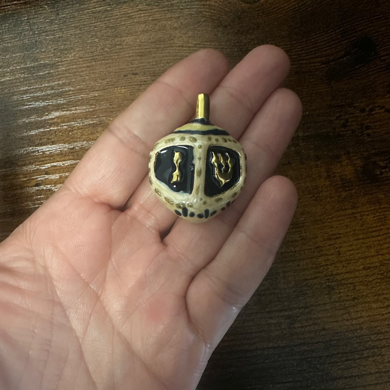 Vintage Dreidel Brooch – Enamel Hanukkah Spinning Top Pin - Thumbnail 6