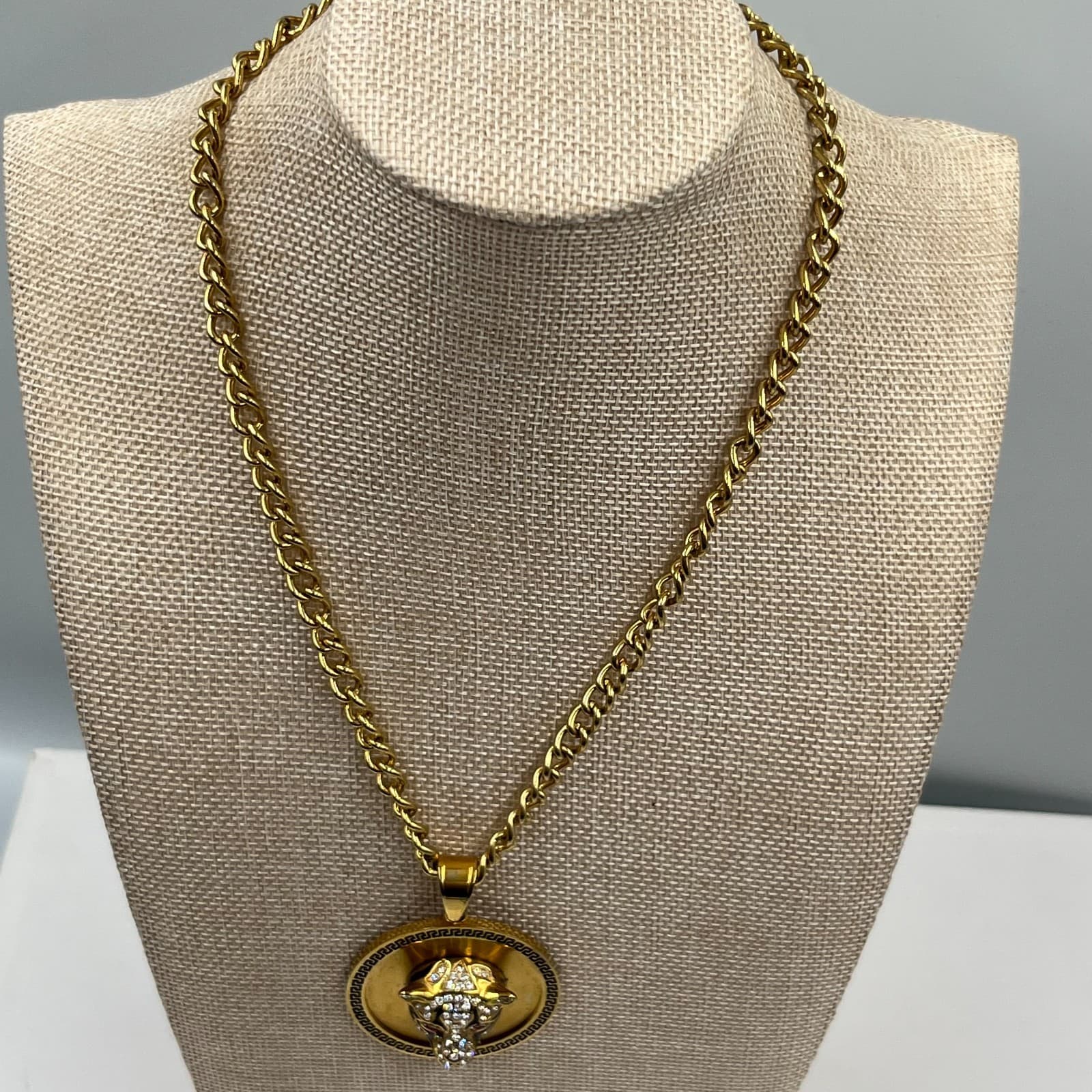 Vintage Panther Head Medallion Necklace Gold Tone Greek Key Curb Chain Statement - Thumbnail 6