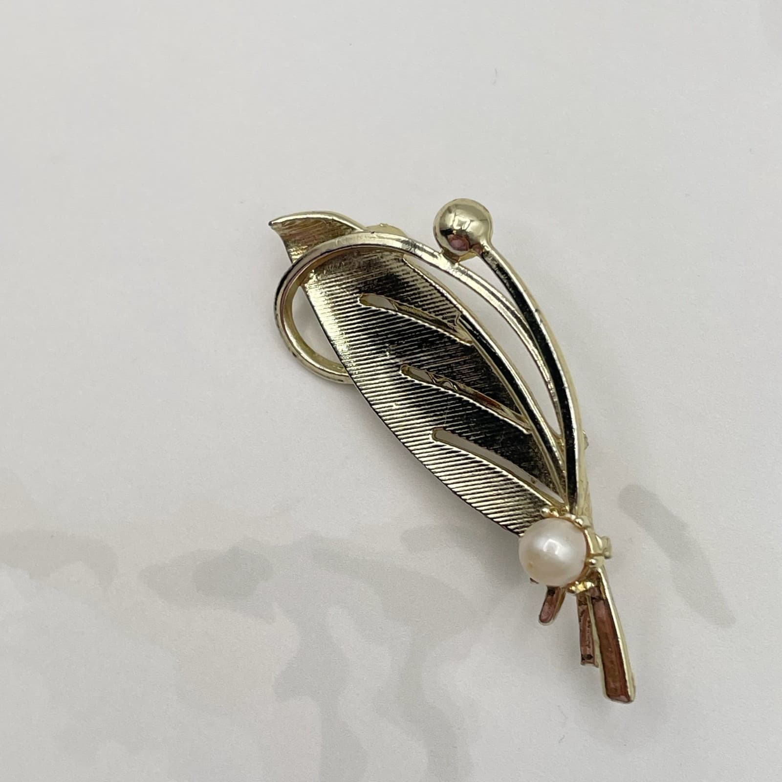 Vintage VTG Gold Tone Leaf Brooch Faux Pearl Pin Modernist Floral Costume 2 Inch - Thumbnail 3