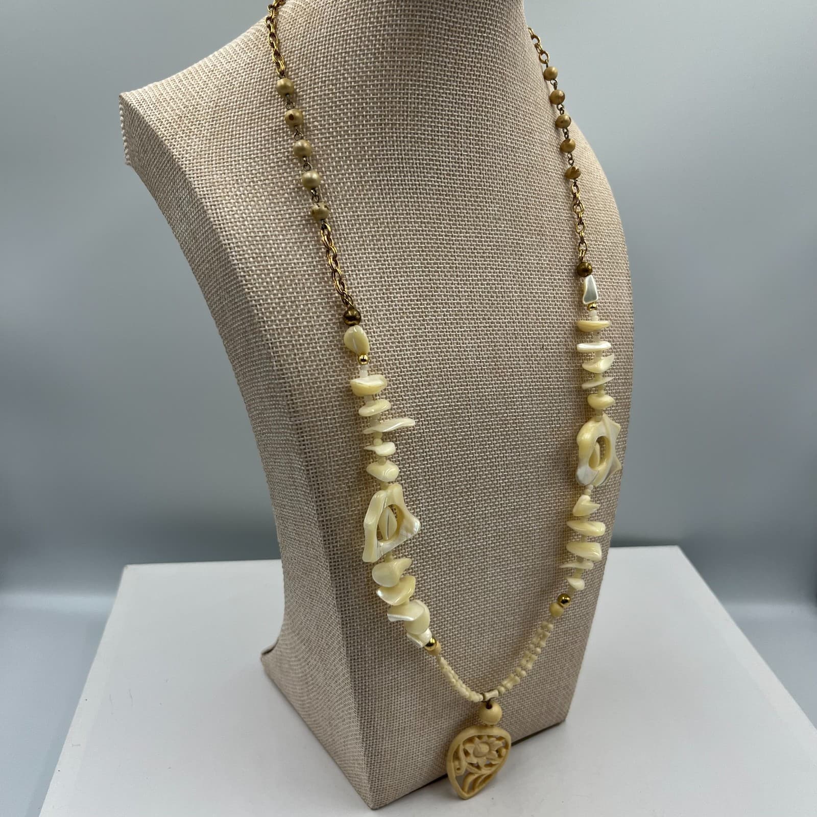 Vintage Carved Heart Necklace Floral Flower Pendant Ivory Cream Boho Estate - Thumbnail 6