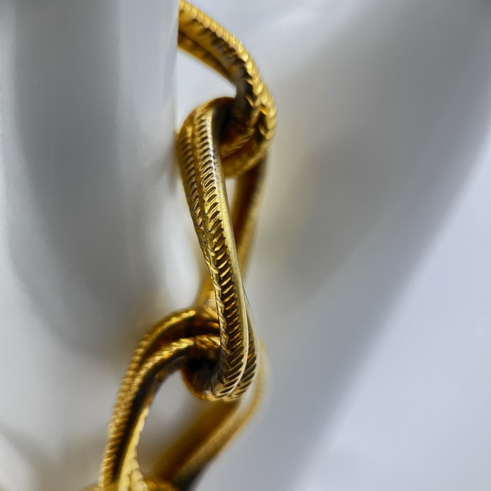 Vintage Gold-Tone Textured Link Bracelet Toggle Clasp Chunky Chic - Thumbnail 4