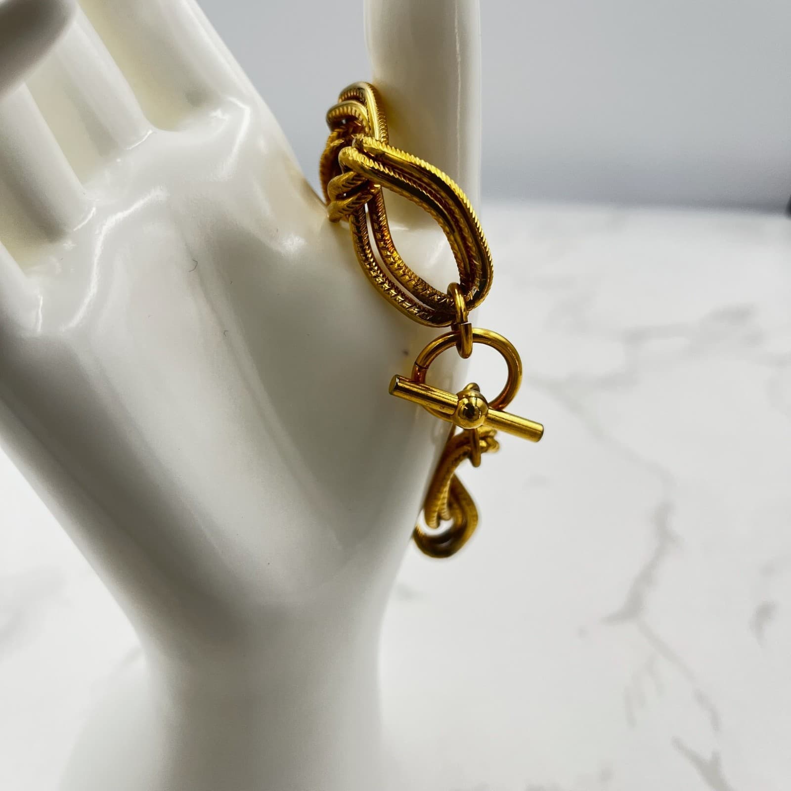 Vintage Gold-Tone Textured Link Bracelet Toggle Clasp Chunky Chic - Thumbnail 2