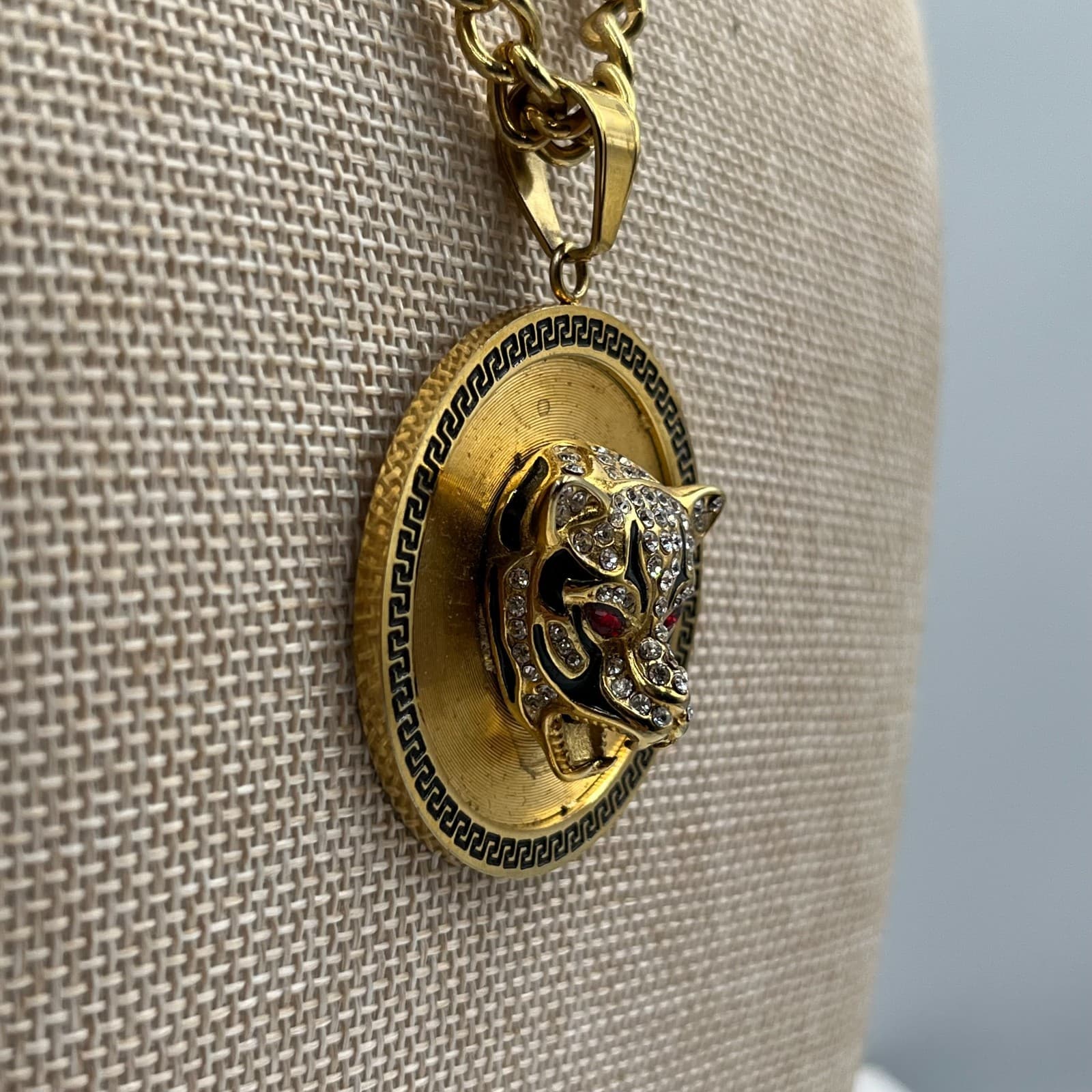 Vintage Panther Head Medallion Necklace Gold Tone Greek Key Curb Chain Statement - Thumbnail 8
