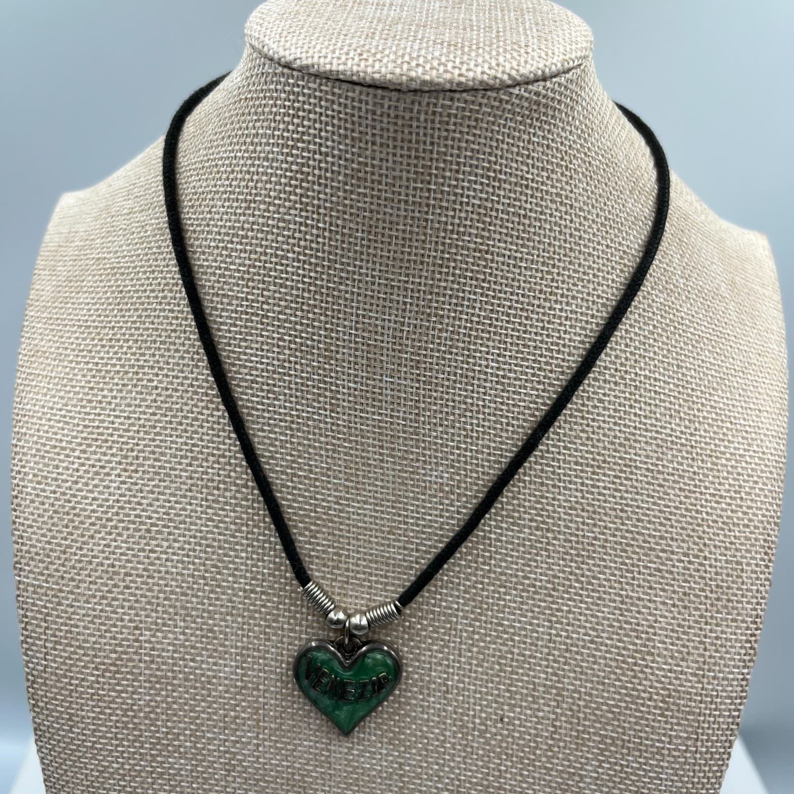 Vintage Venezia Murano Glass Heart Pendant Necklace Green Gold Foil Italian Art - Thumbnail 2