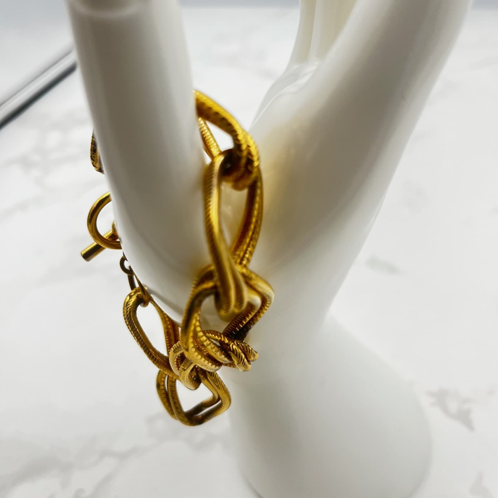 Vintage Gold-Tone Textured Link Bracelet Toggle Clasp Chunky Chic - Thumbnail 3