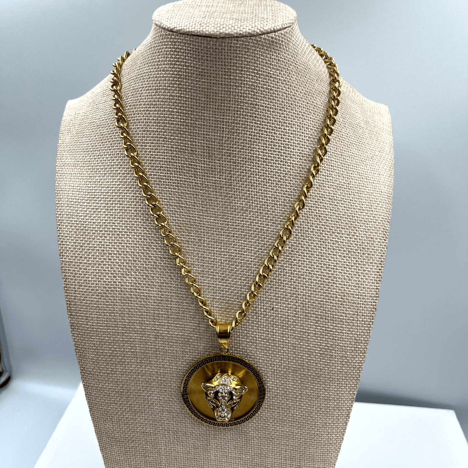 Vintage Panther Head Medallion Necklace Gold Tone Greek Key Curb Chain Statement - Thumbnail 3