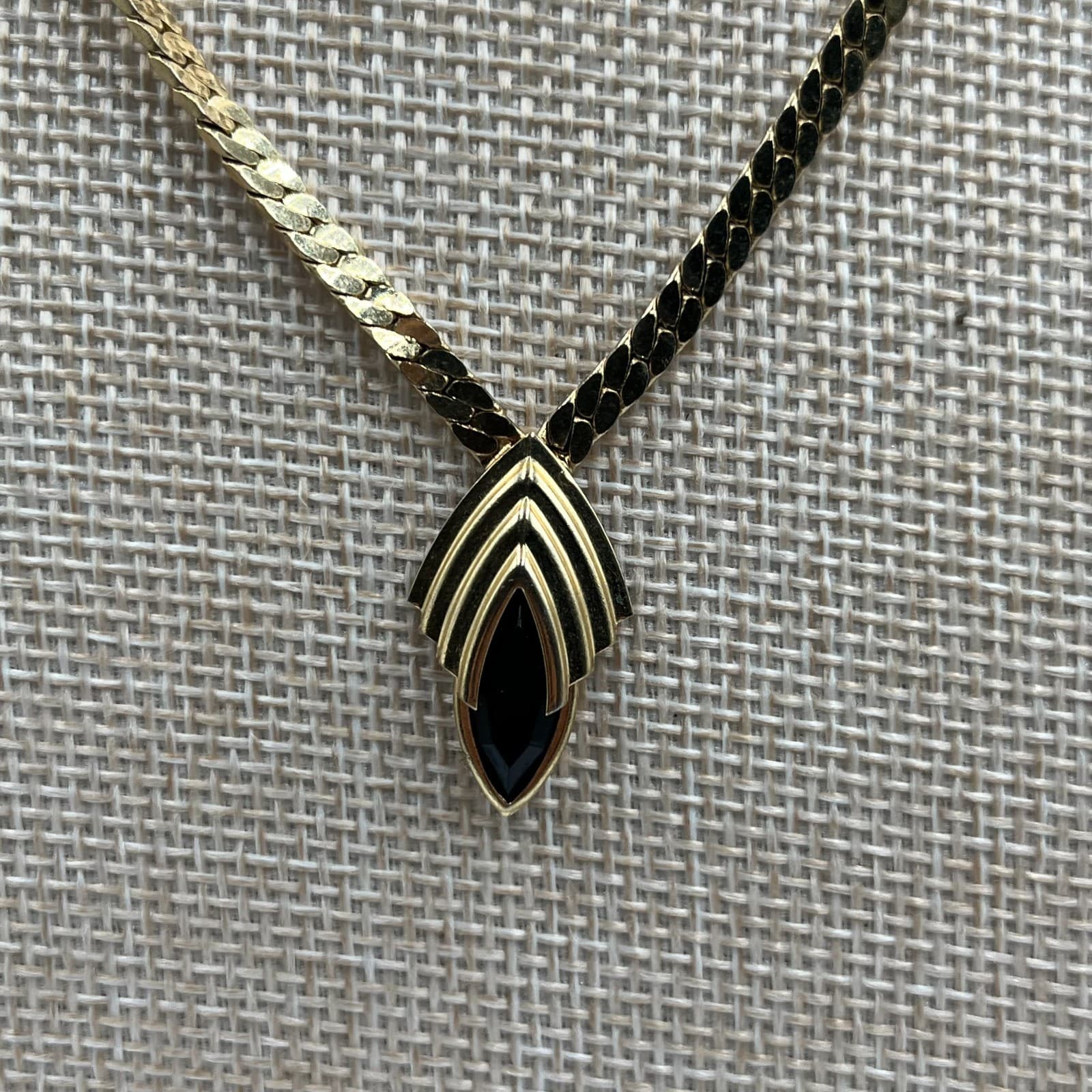 Vintage 1980s Gold Chevron Snake Chain Necklace Black Onyx Pendant Statement 18" - Thumbnail 3