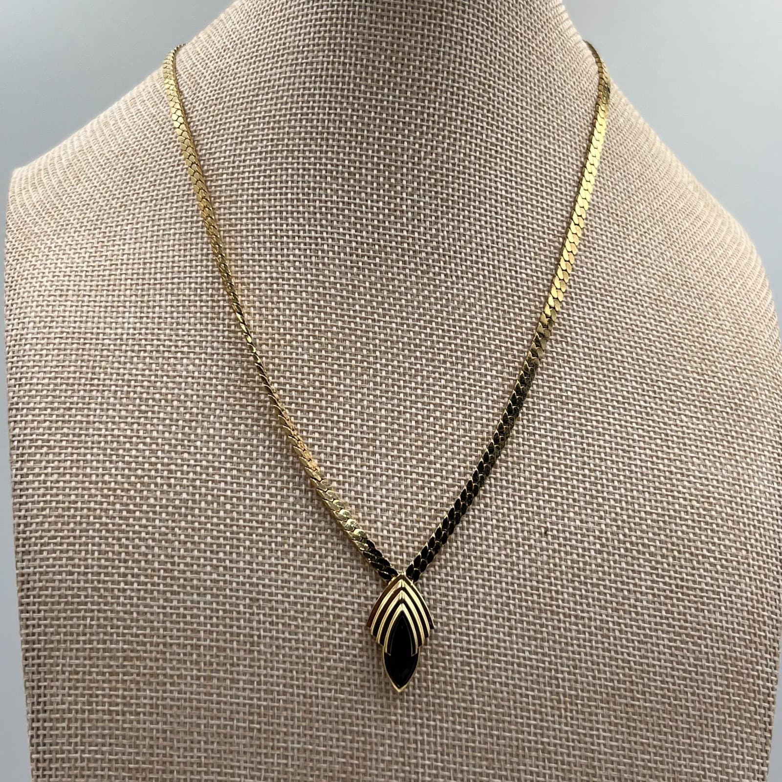 Vintage 1980s Gold Chevron Snake Chain Necklace Black Onyx Pendant Statement 18" - Thumbnail 5