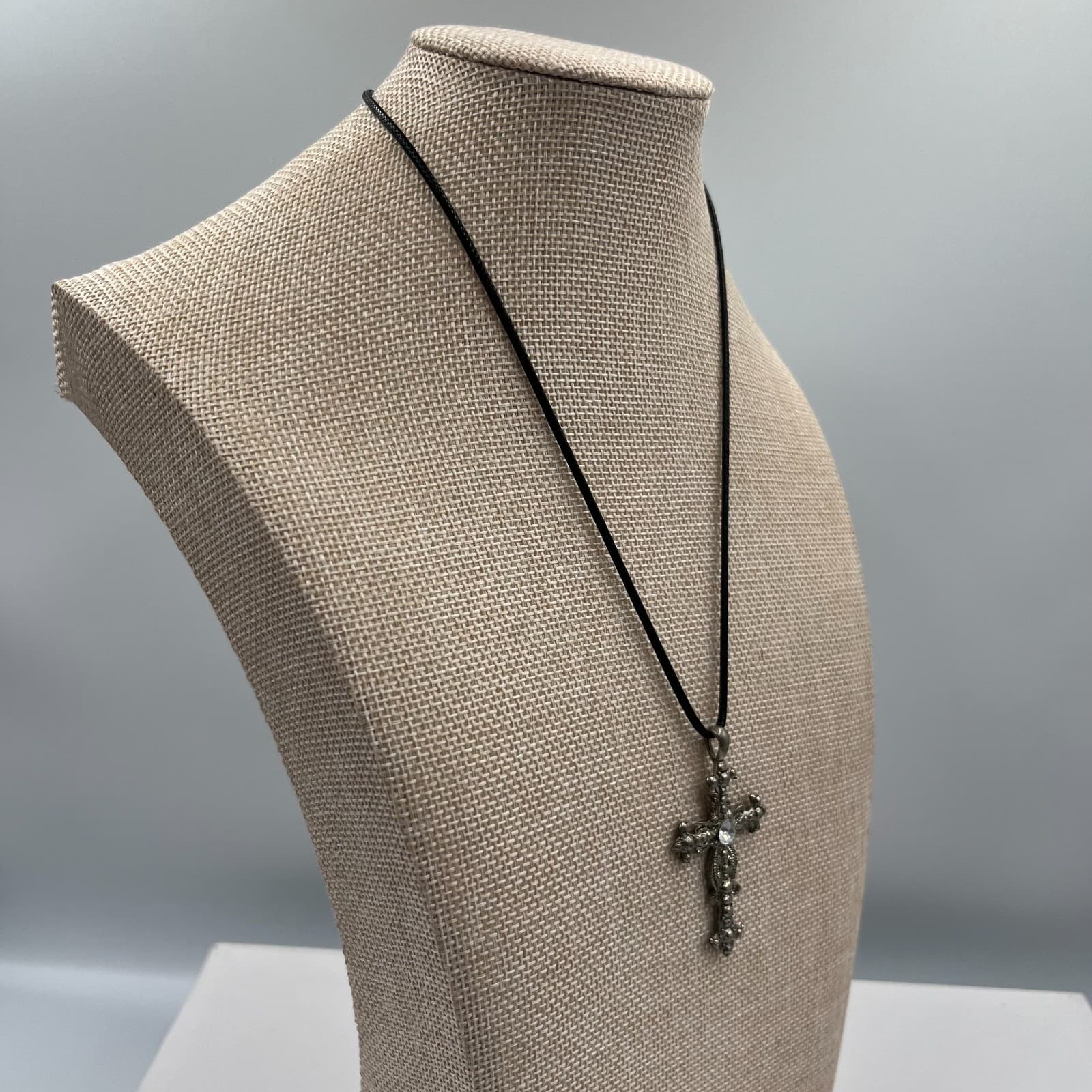 Vintage Ornate Silver Cross Pendant Necklace Fleur De Lis Crystal Gothic Victori - Thumbnail 6