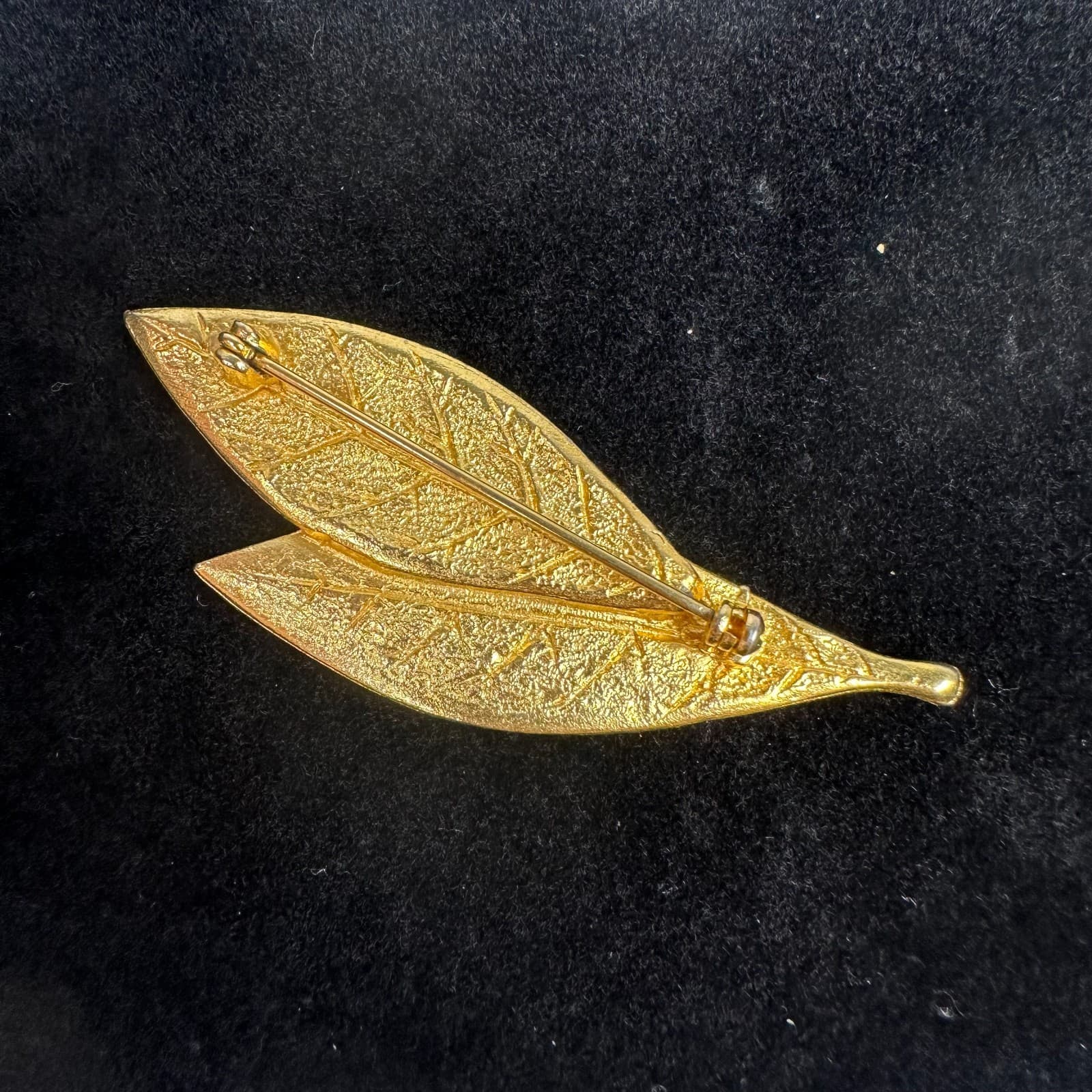 Vintage Gold-Tone Leaf Brooch Textured Double Leaf Design - Thumbnail 2