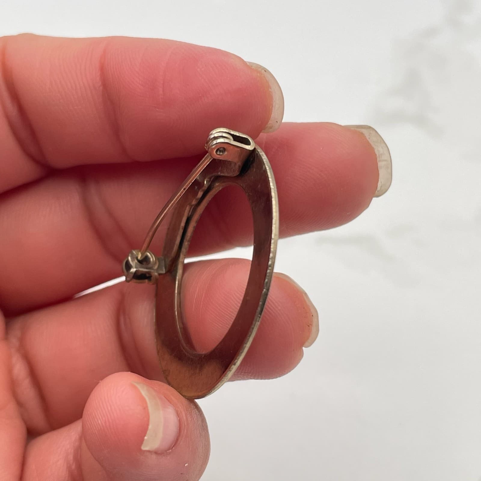 Vintage Gold Tone Brooch Pin Geometric Open Circle Round Engraved Mid-Century - Thumbnail 10