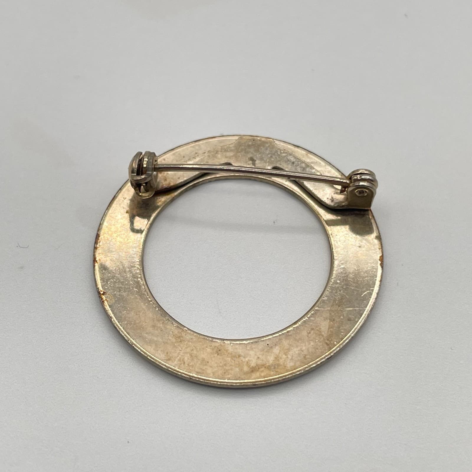 Vintage Gold Tone Brooch Pin Geometric Open Circle Round Engraved Mid-Century - Thumbnail 9