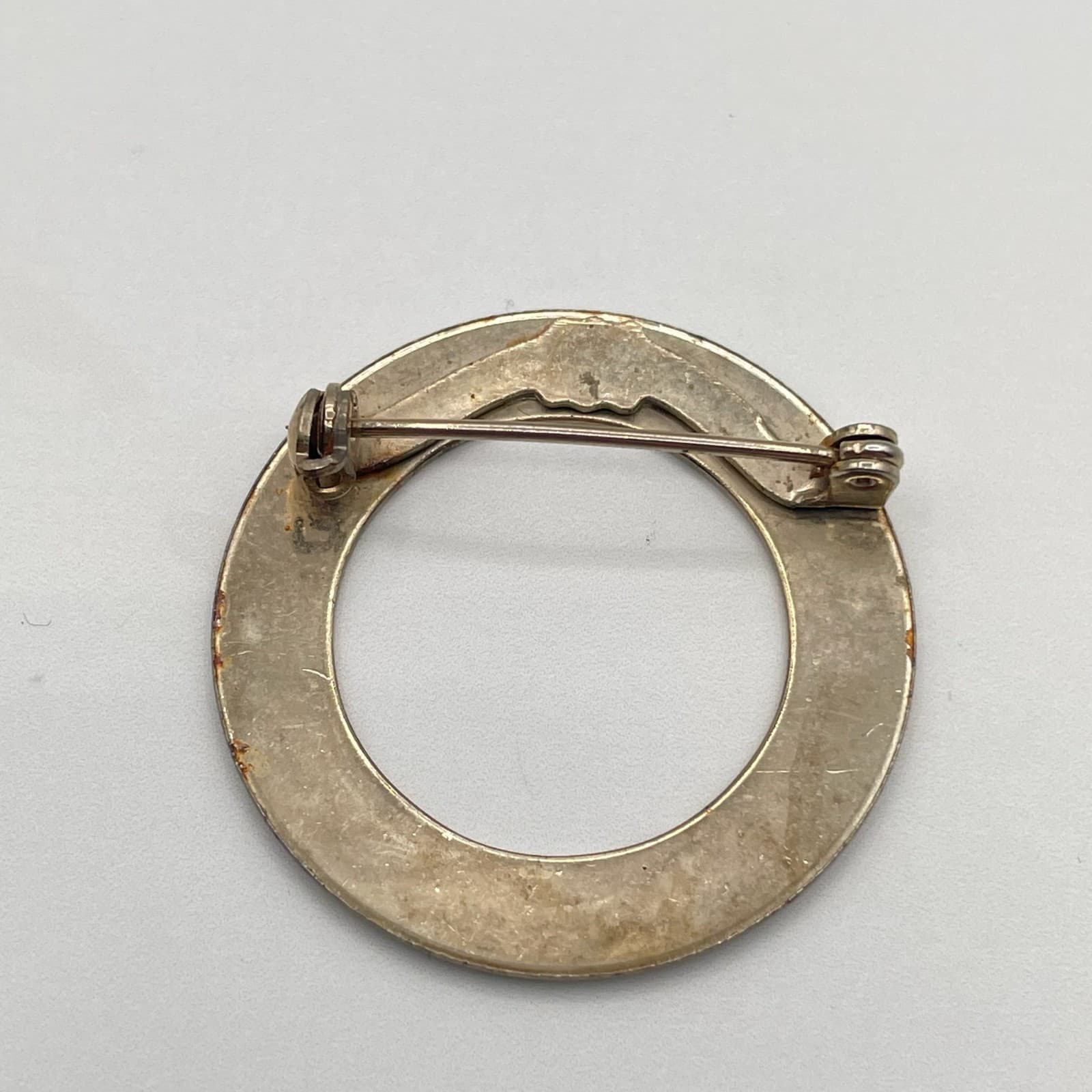 Vintage Gold Tone Brooch Pin Geometric Open Circle Round Engraved Mid-Century - Thumbnail 7