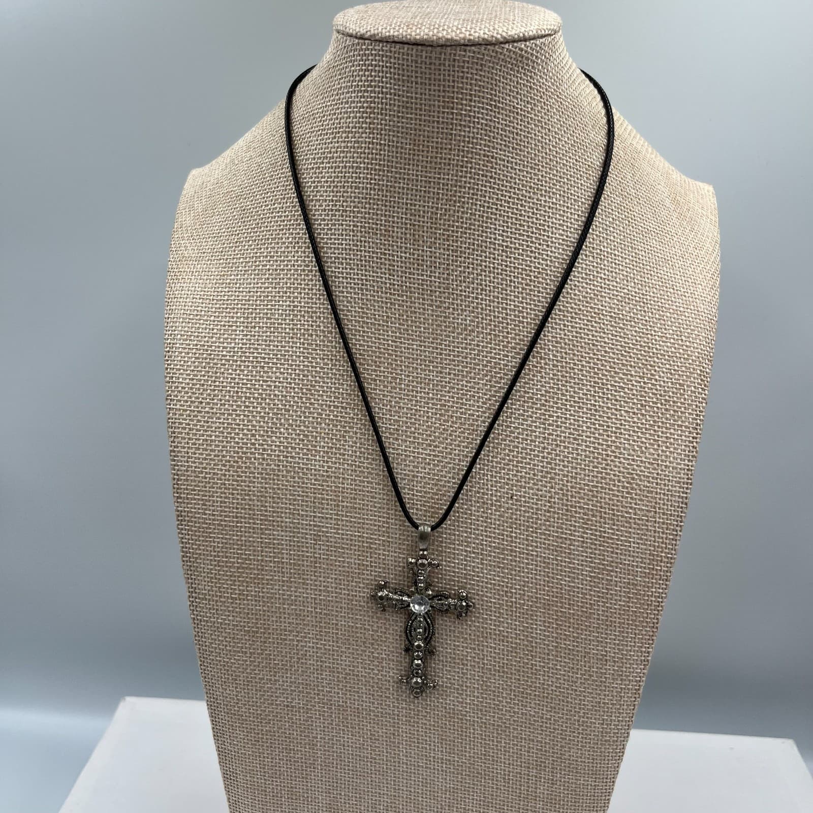 Vintage Ornate Silver Cross Pendant Necklace Fleur De Lis Crystal Gothic Victori - Thumbnail 2