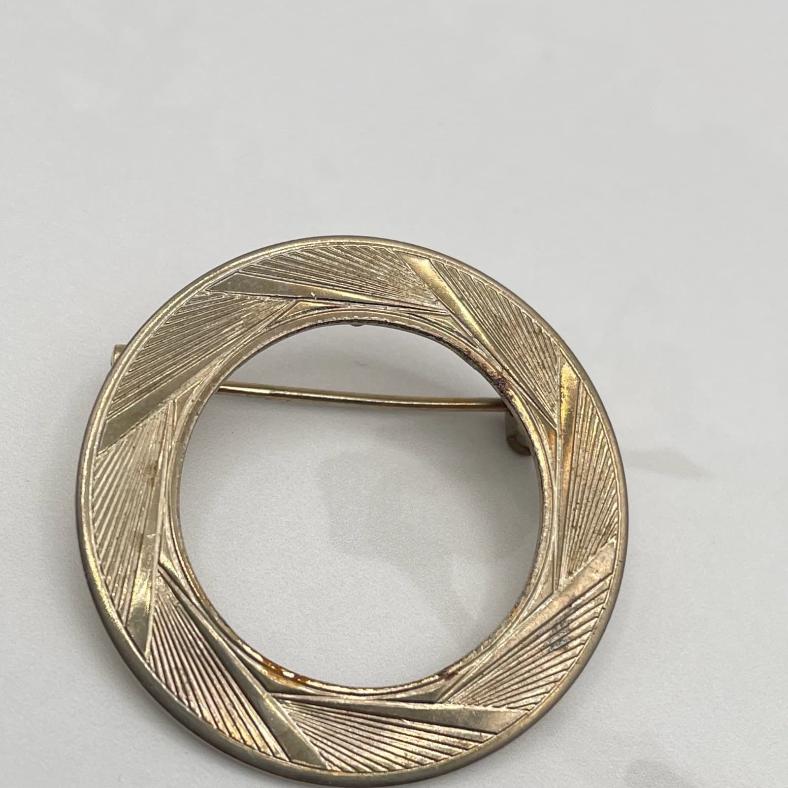 Vintage Gold Tone Brooch Pin Geometric Open Circle Round Engraved Mid-Century - Thumbnail 11