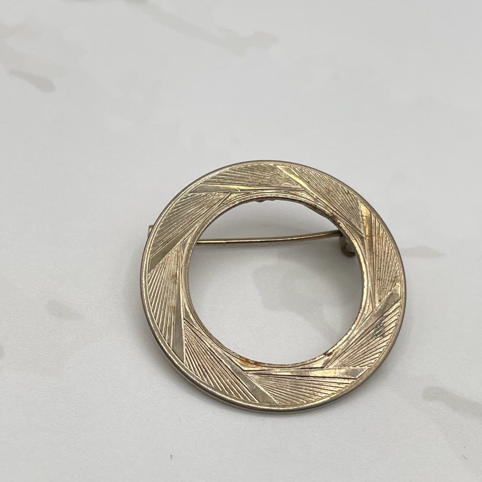 Vintage Gold Tone Brooch Pin Geometric Open Circle Round Engraved Mid-Century - Thumbnail 4