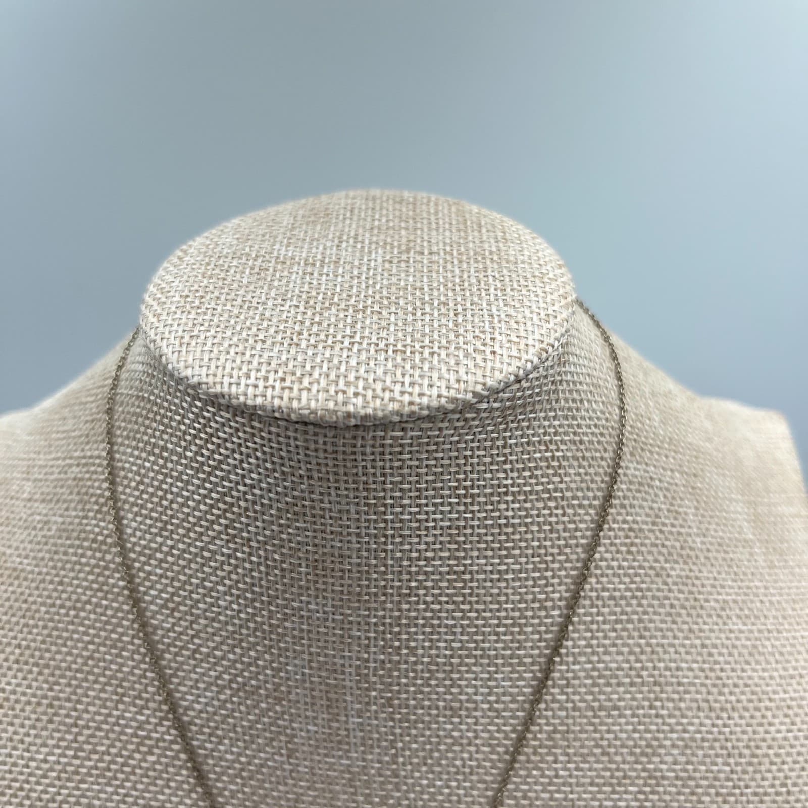 Vintage Rhinestone Circle of Life Necklace Eternity Pendant Silver Tone Sparkly - Thumbnail 3