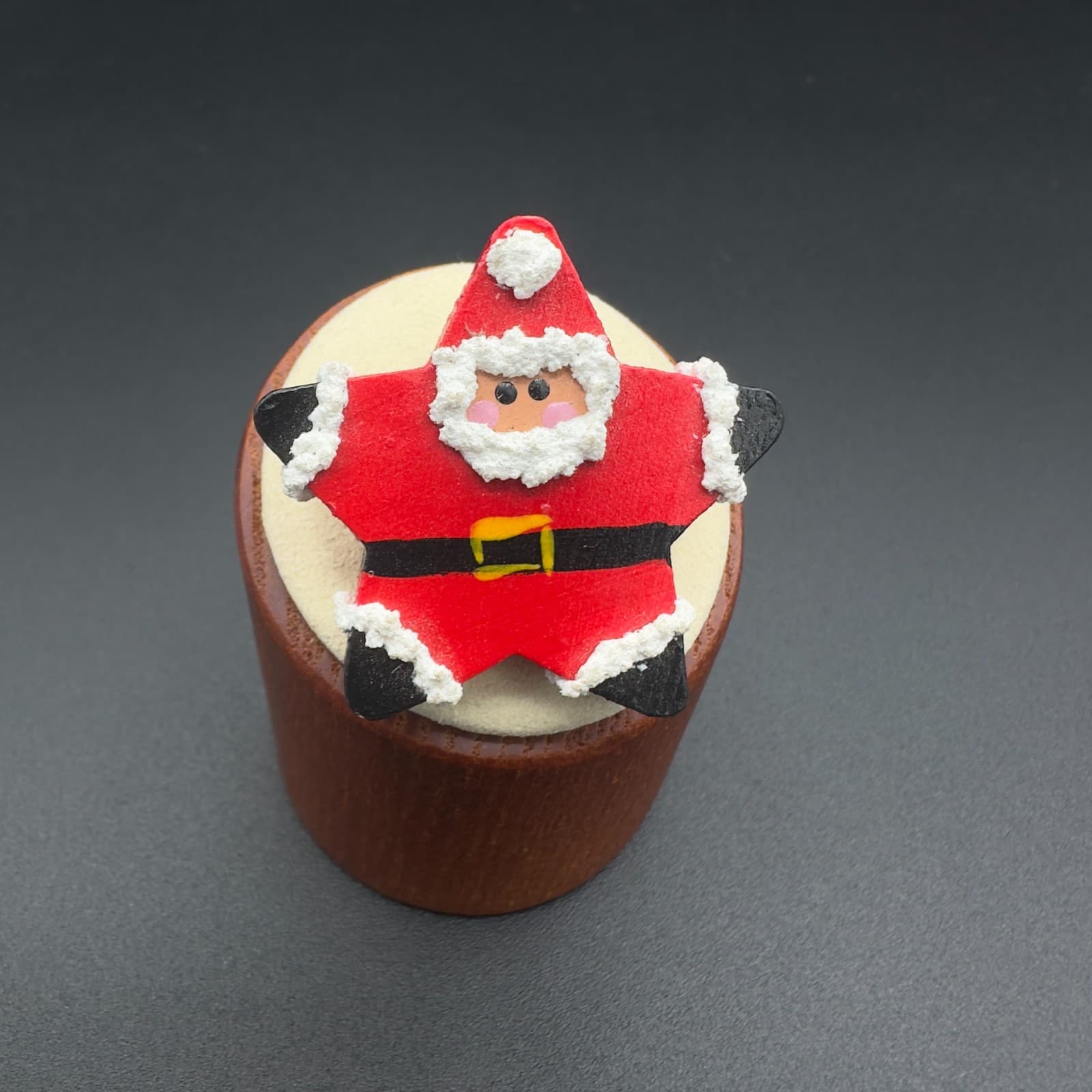 Vintage Star-Shaped Santa Brooch – Hand-Painted Christmas Pin - Image 1