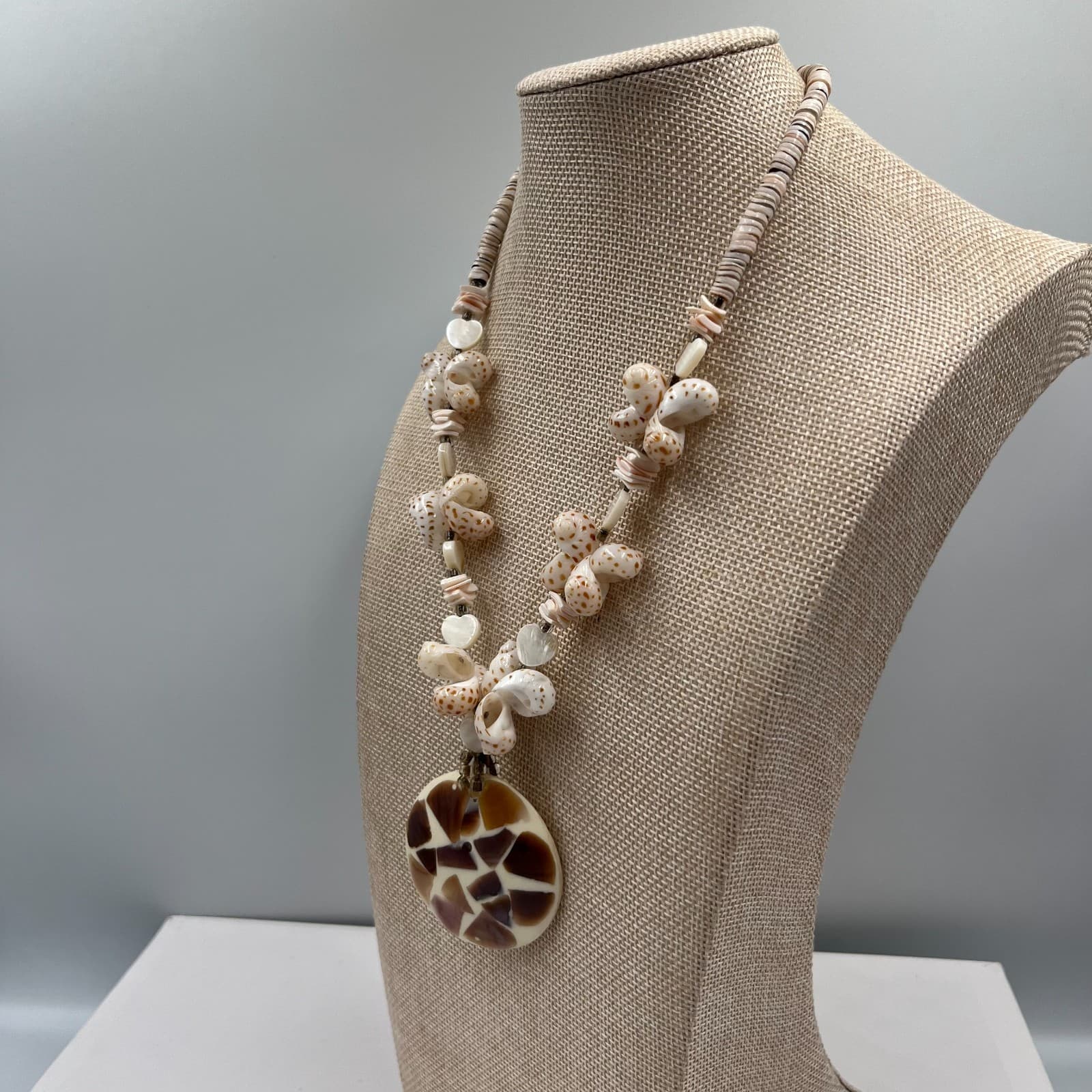 Vintage Shell Necklace Spotted Spiral Snail Shell Inlay Mosaic Pendant Boho 70s - Thumbnail 7