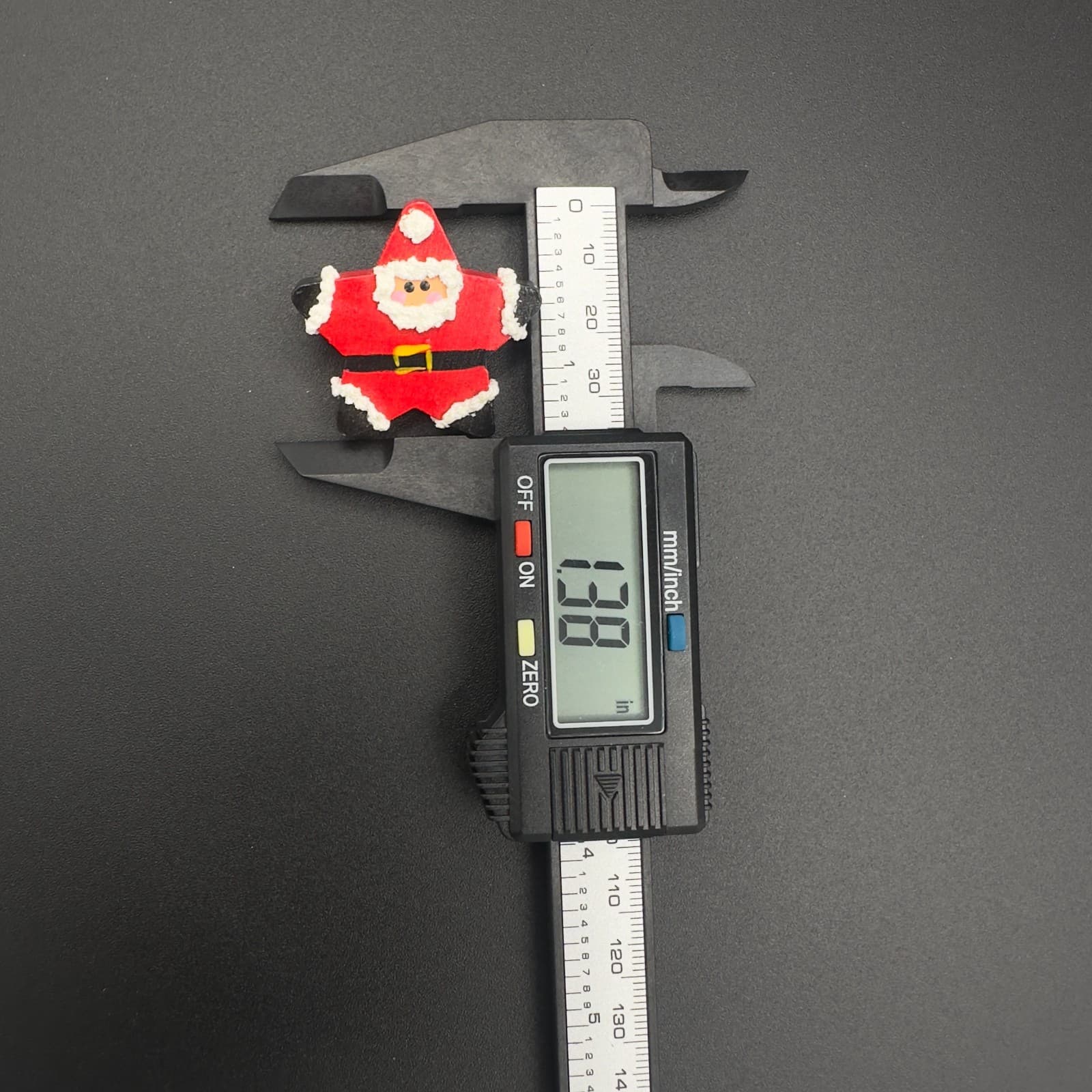 Vintage Star-Shaped Santa Brooch – Hand-Painted Christmas Pin - Thumbnail 4