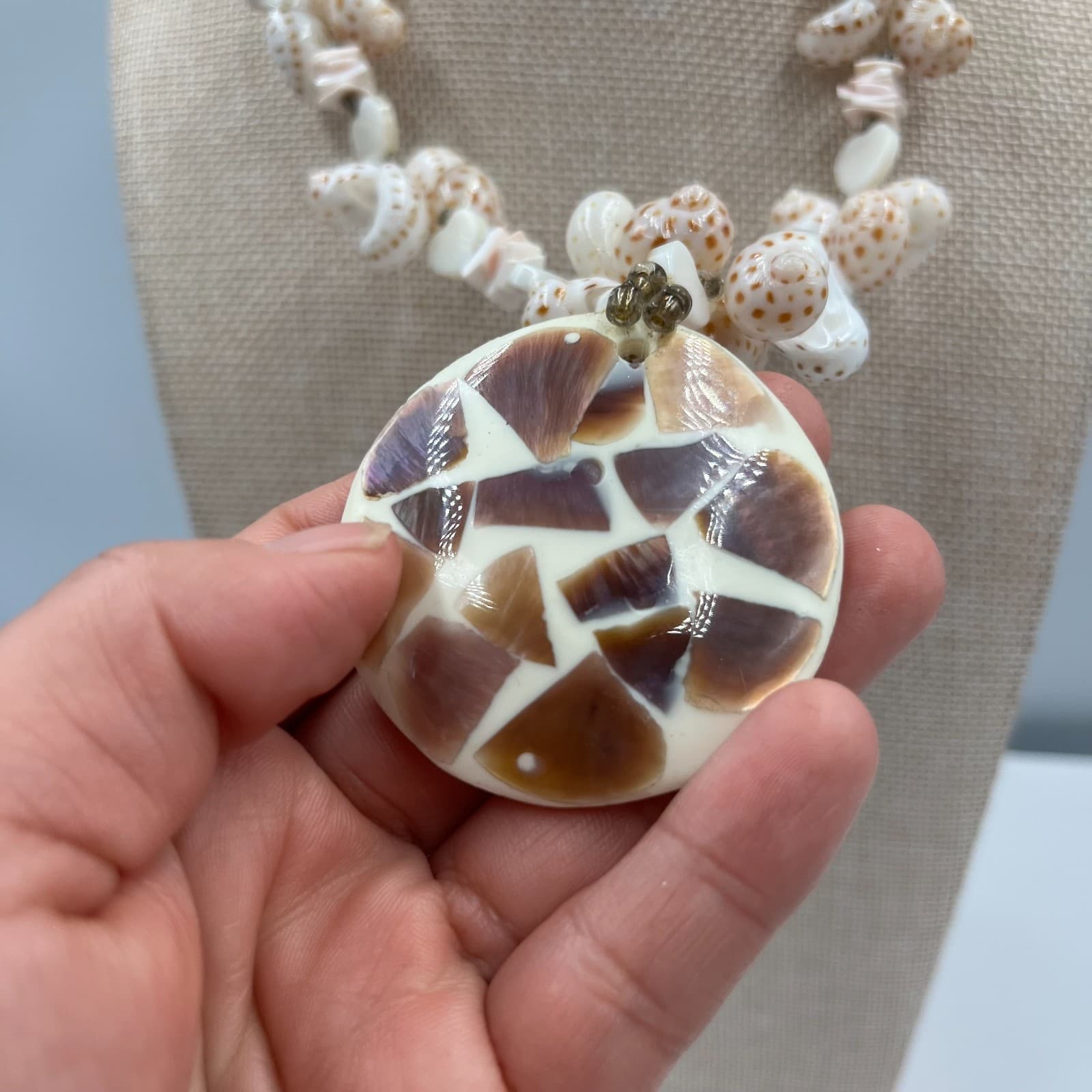 Vintage Shell Necklace Spotted Spiral Snail Shell Inlay Mosaic Pendant Boho 70s - Thumbnail 4