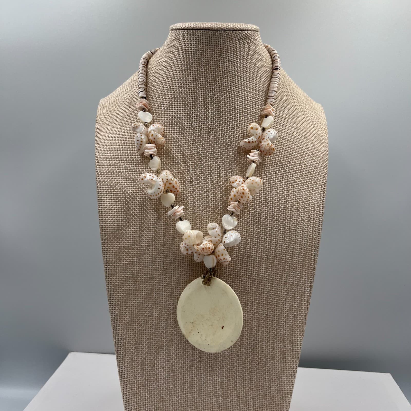 Vintage Shell Necklace Spotted Spiral Snail Shell Inlay Mosaic Pendant Boho 70s - Thumbnail 6