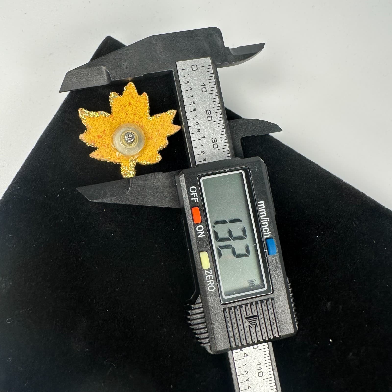 Vintage Glitter Maple Leaf Earrings Autumn Fall Harvest Theme - Thumbnail 4