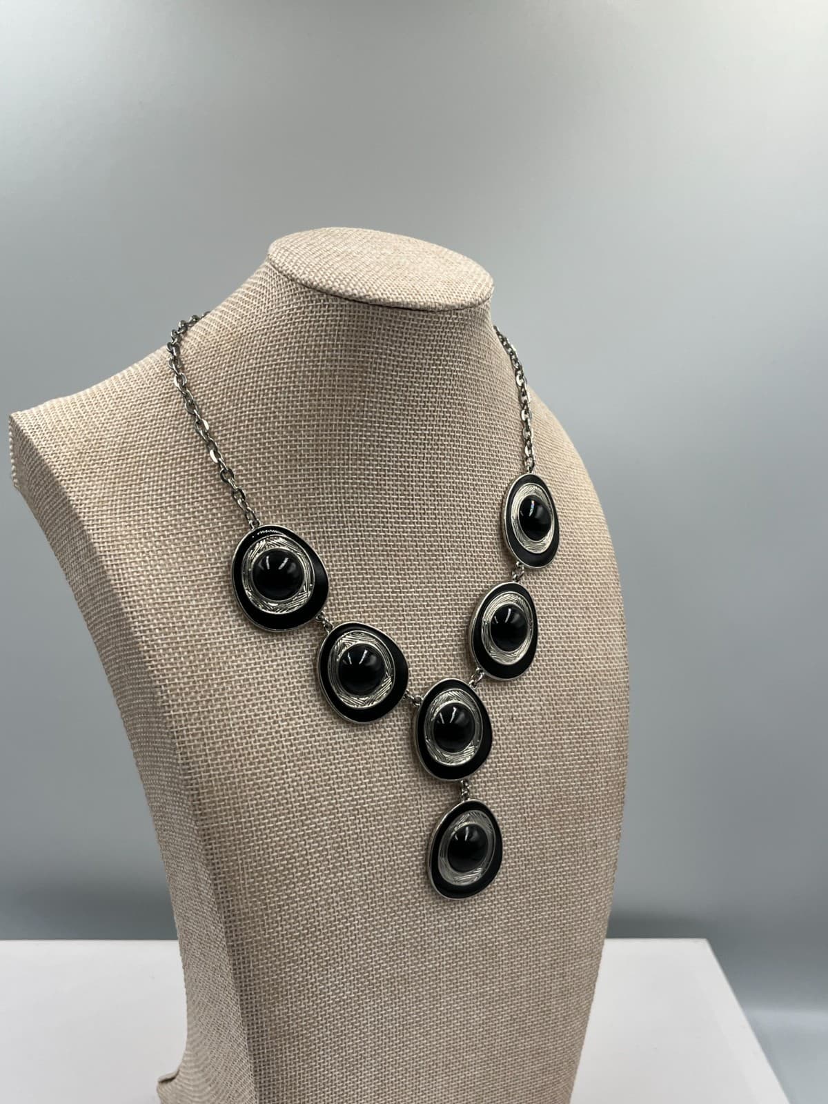 Vintage NY & Co Black Cabochon Statement Necklace Silver Tone Retro Goth Chunky - Thumbnail 4