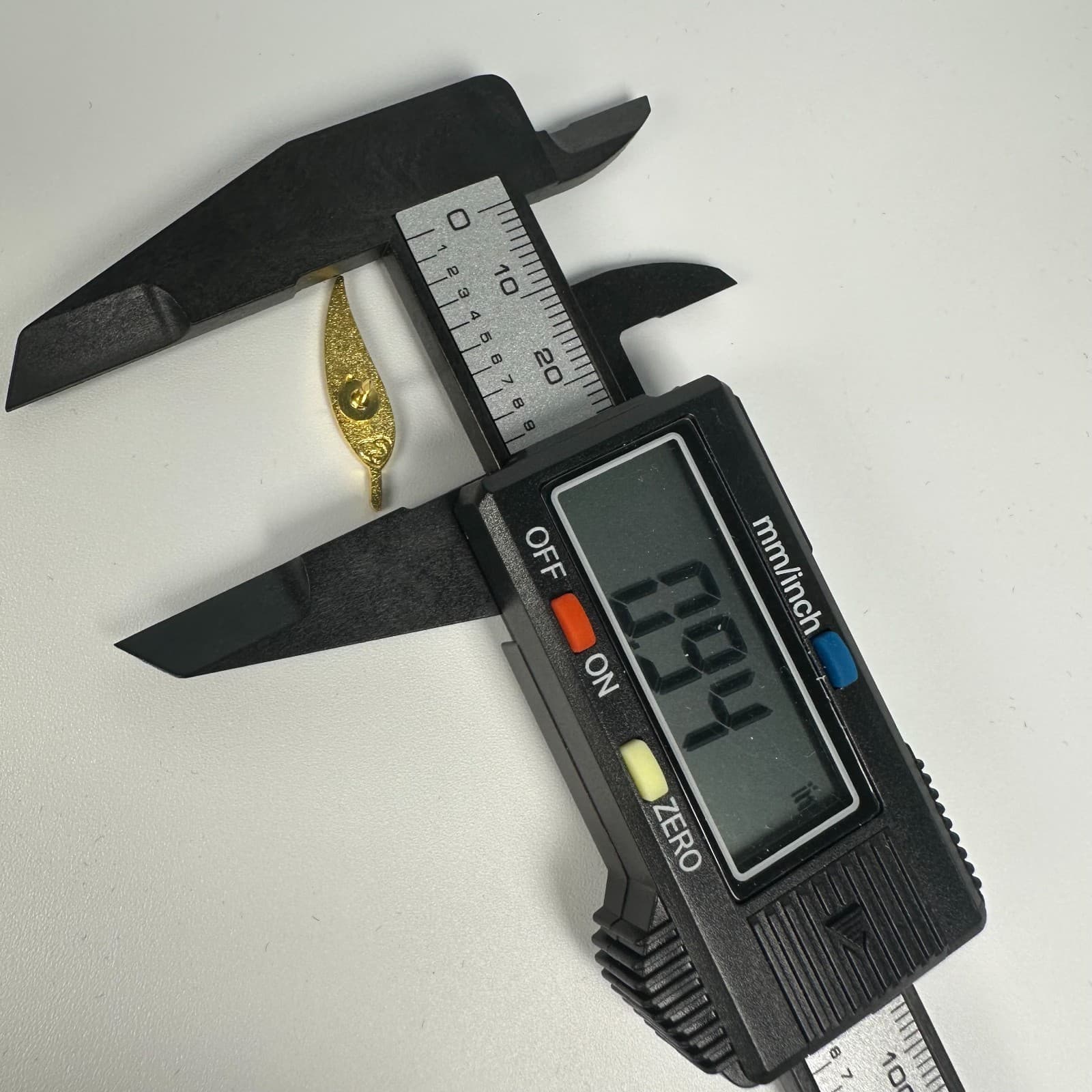 Vintage Goldtone Red Feather Pin – Enamel Lapel Brooch - Thumbnail 3