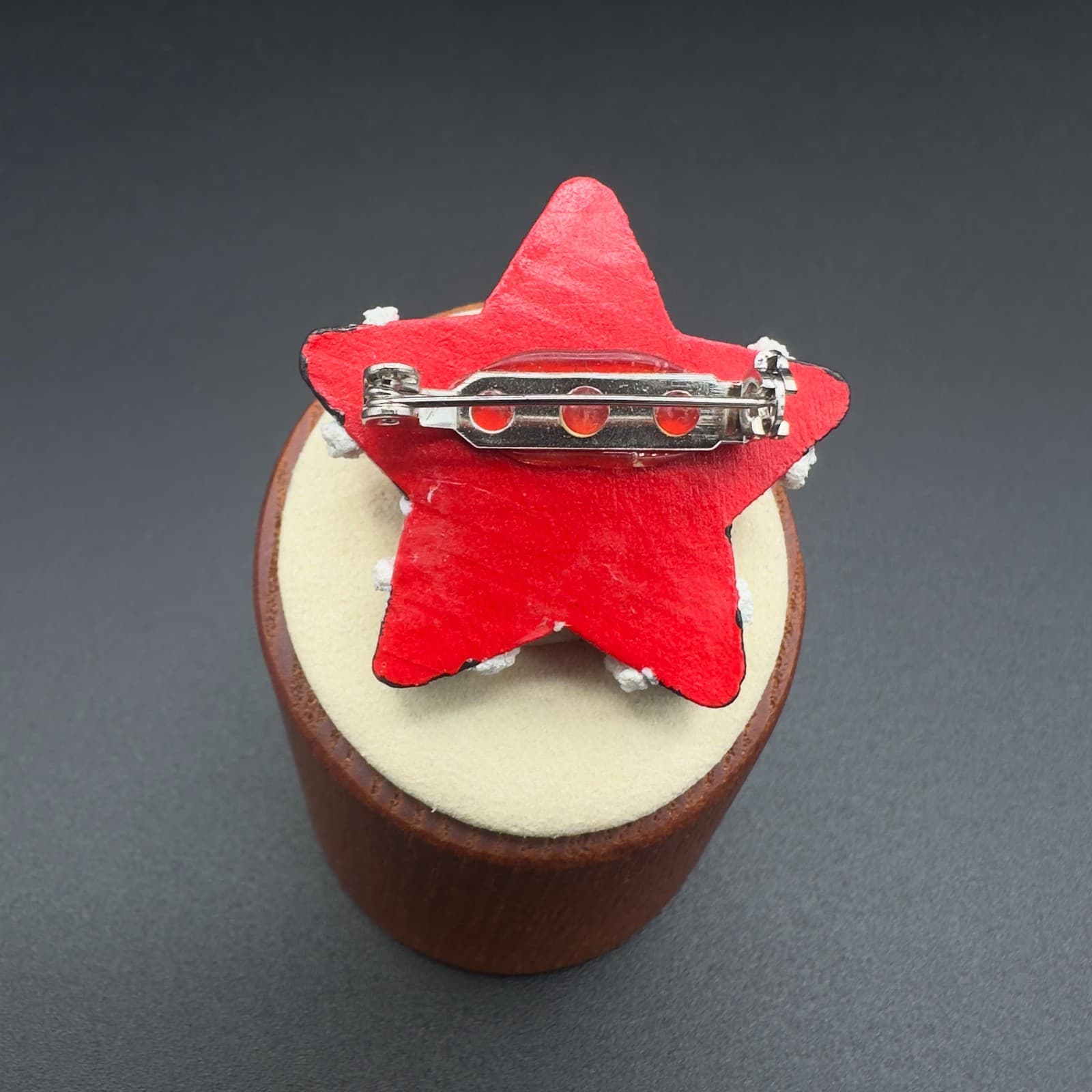 Vintage Star-Shaped Santa Brooch – Hand-Painted Christmas Pin - Thumbnail 3