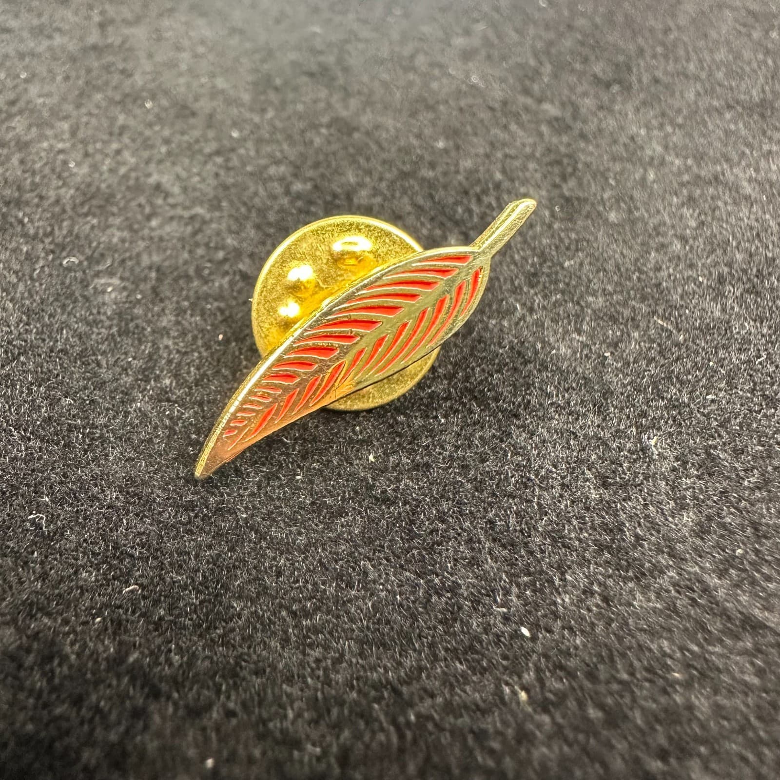 Vintage Goldtone Red Feather Pin – Enamel Lapel Brooch - Image 1