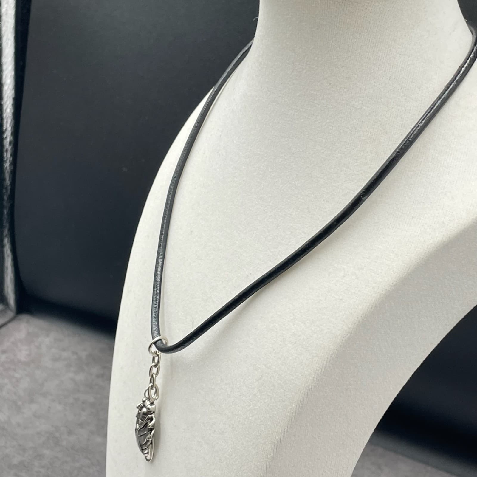 Vintage Black Leather Choker Silver-Toned Scarab Beetle Necklace - Size 17" - Thumbnail 5